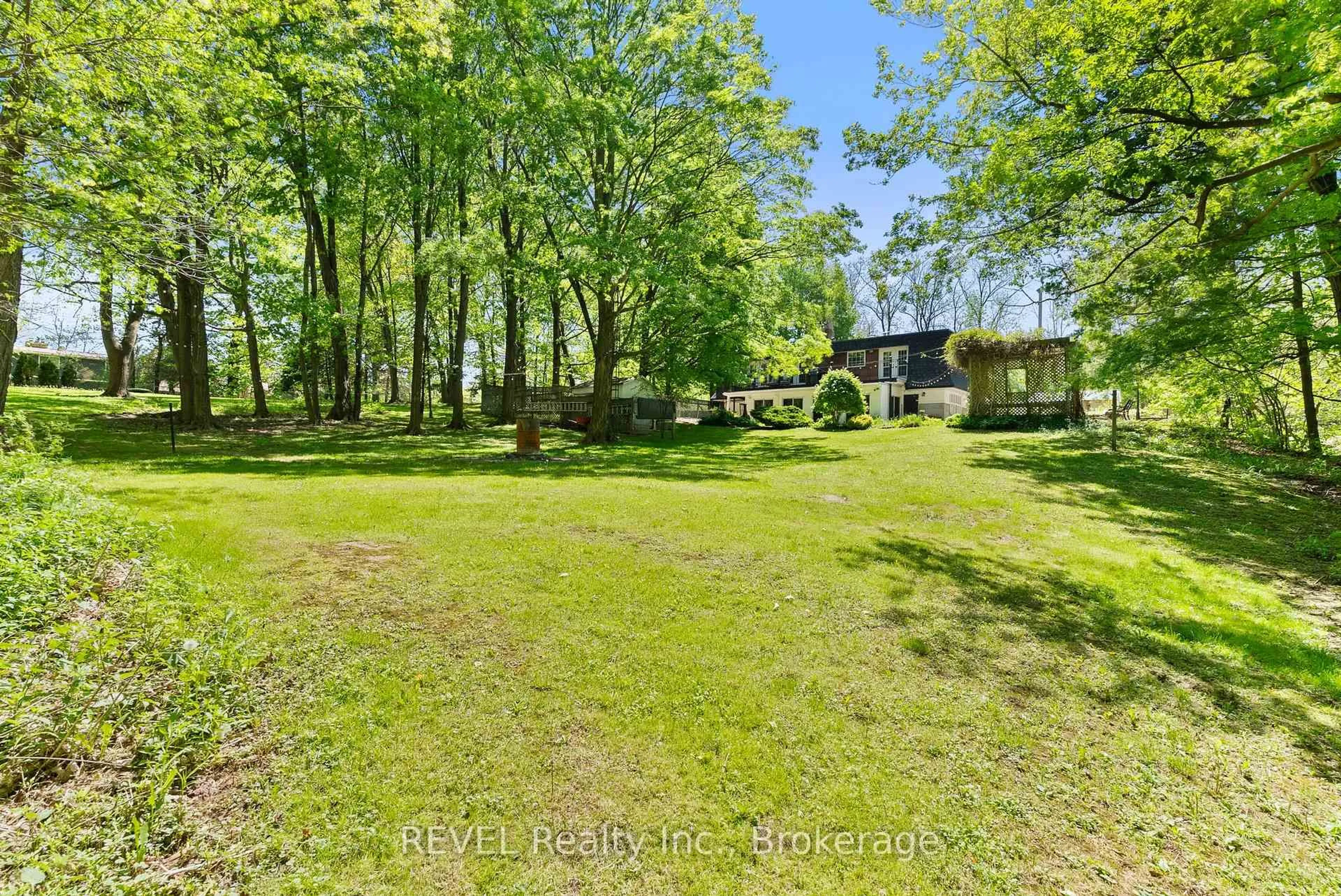 A pic from outside/outdoor area/front of a property/back of a property/a pic from drone, forest/trees view for 196 Warner Rd, Niagara-on-the-Lake Ontario L0S 1J0
