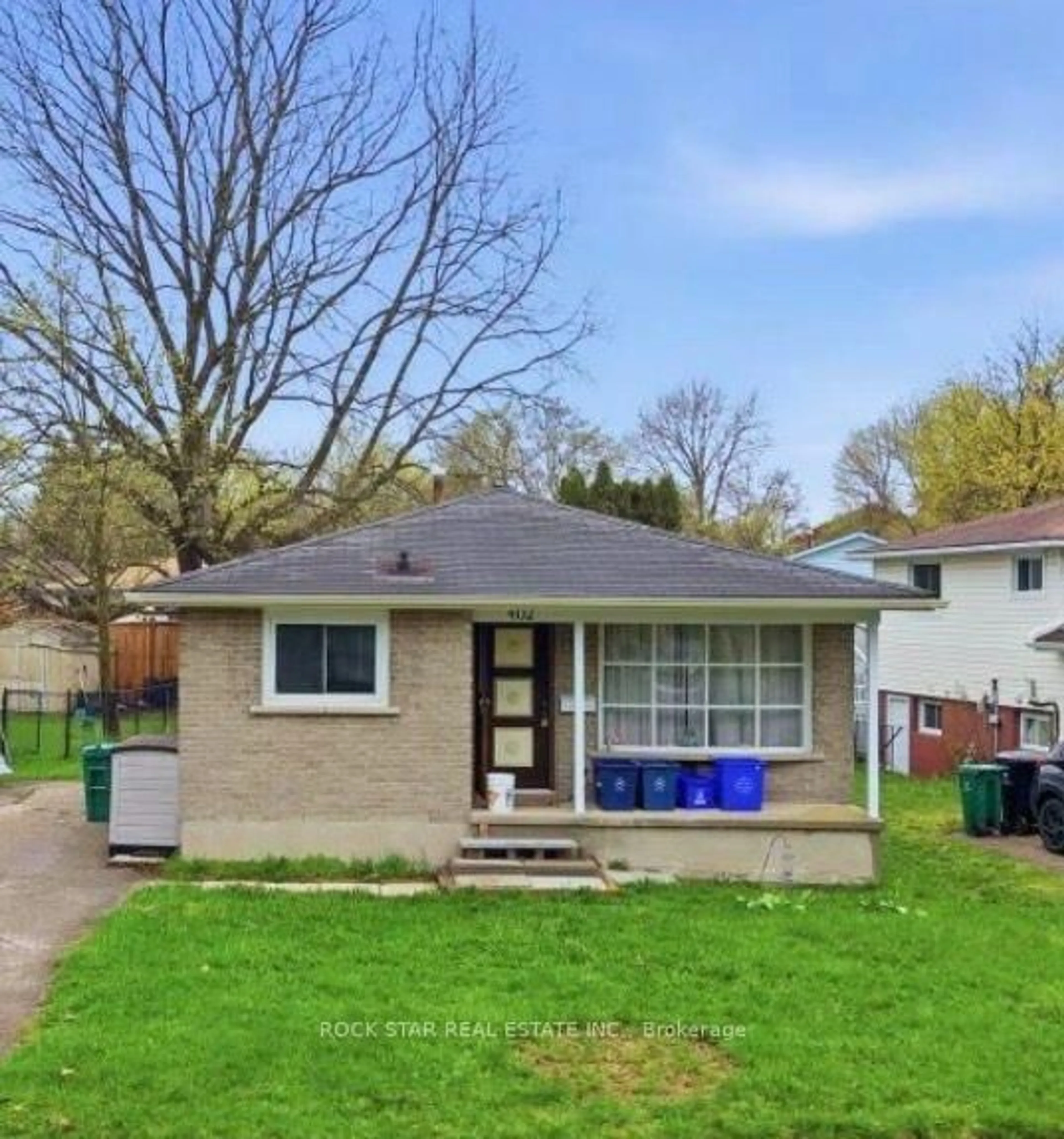 Home with brick exterior material, street for 402 Midwood Cres, Waterloo Ontario N2L 5N5