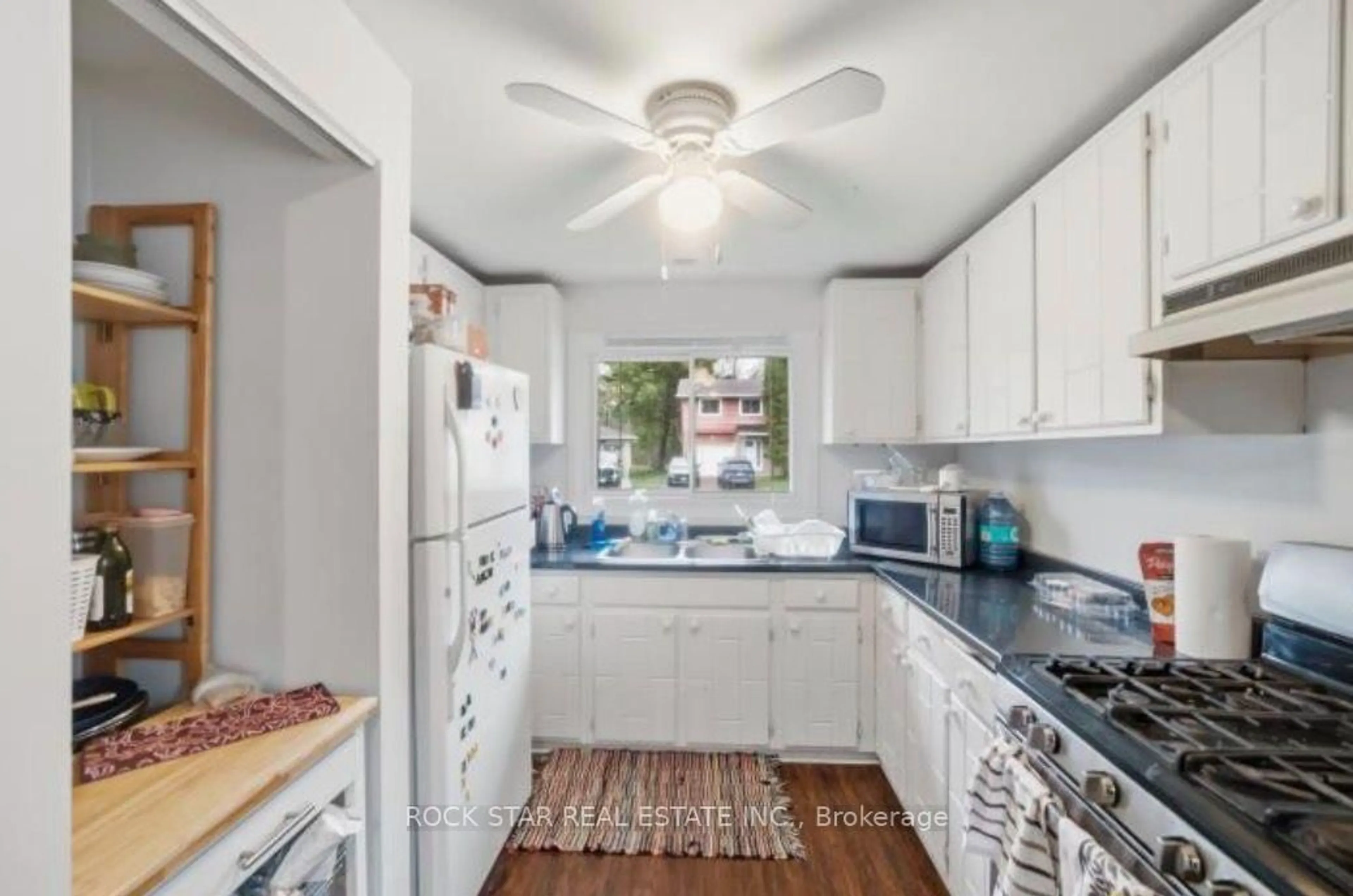 Standard kitchen, unknown for 402 Midwood Cres, Waterloo Ontario N2L 5N5