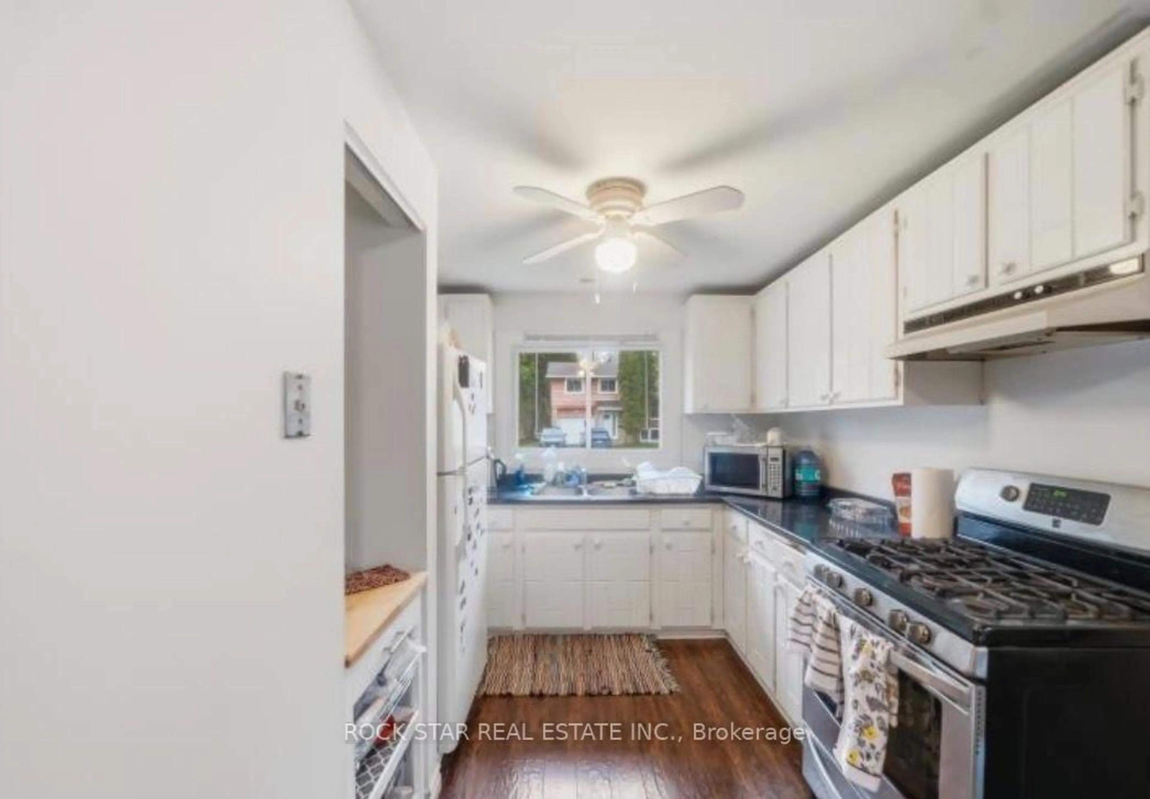 Standard kitchen, unknown for 402 Midwood Cres, Waterloo Ontario N2L 5N5