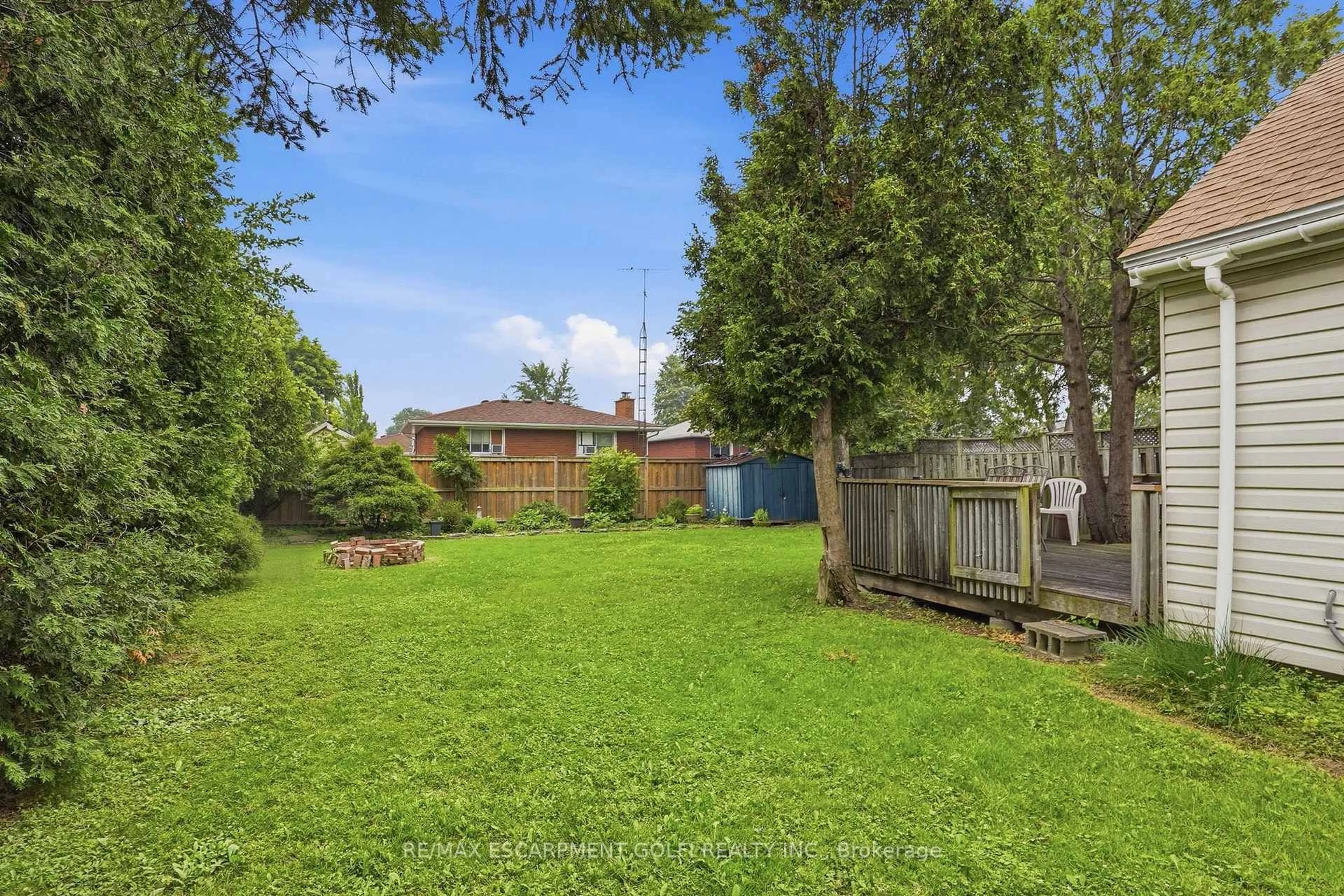 Unknown for 834 MOHAWK Rd, Hamilton Ontario L8T 2R5