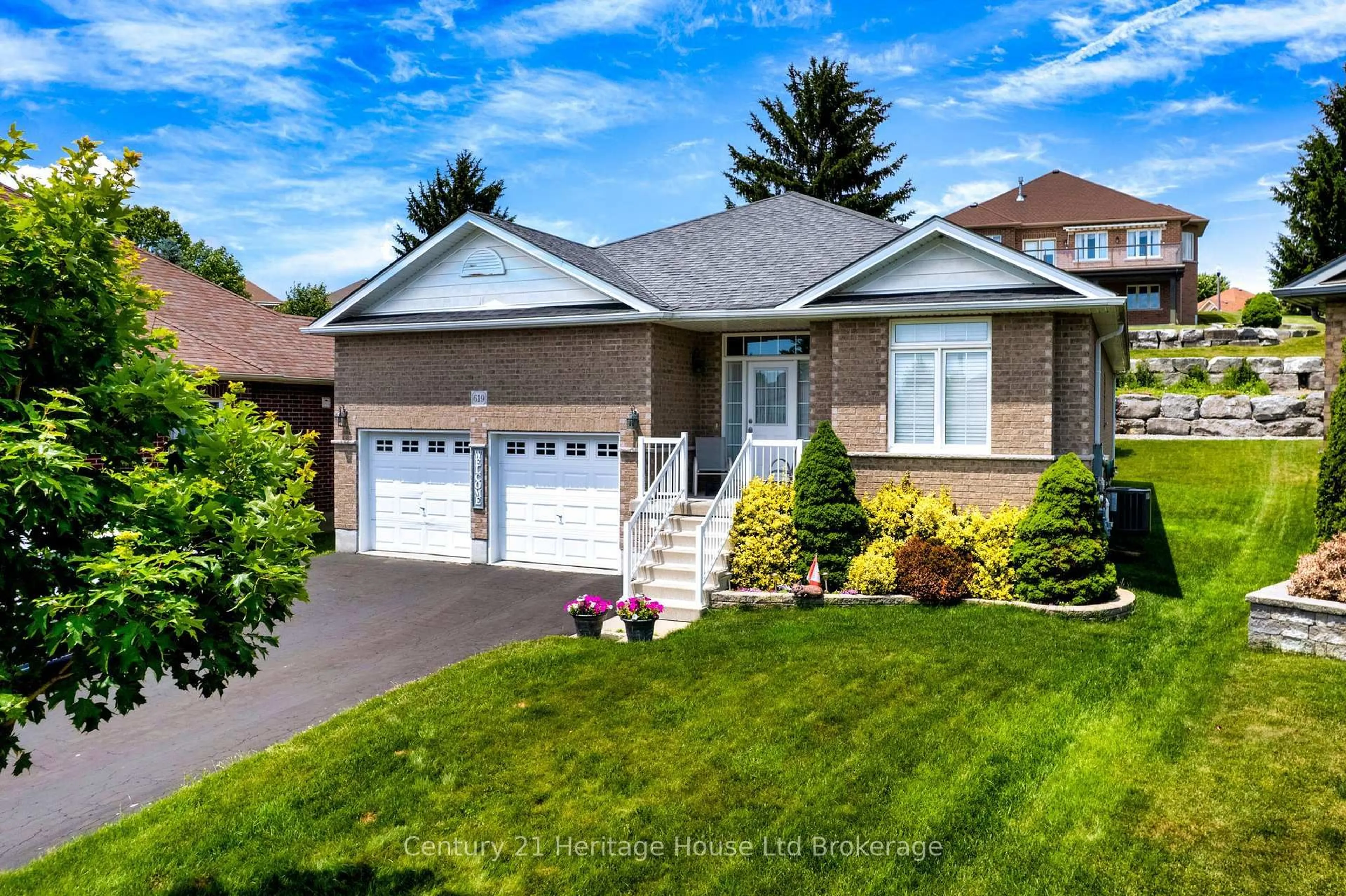 Home with vinyl exterior material, street for 619 Fox Hollow Crt, Woodstock Ontario N4T 1W3