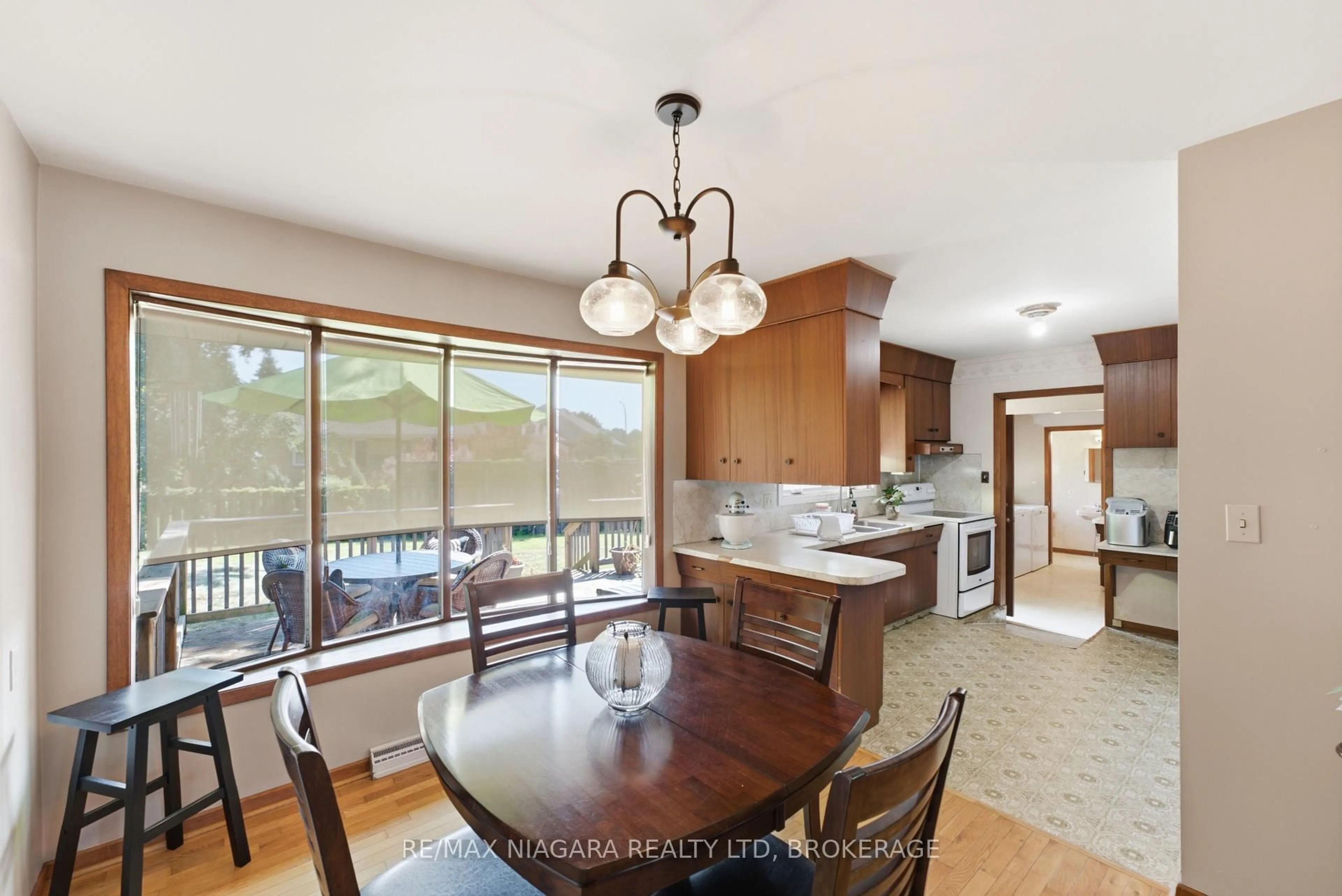 Open concept kitchen, ceramic/tile floor for 3374 Marlin Crt, Lincoln Ontario L0R 2C0