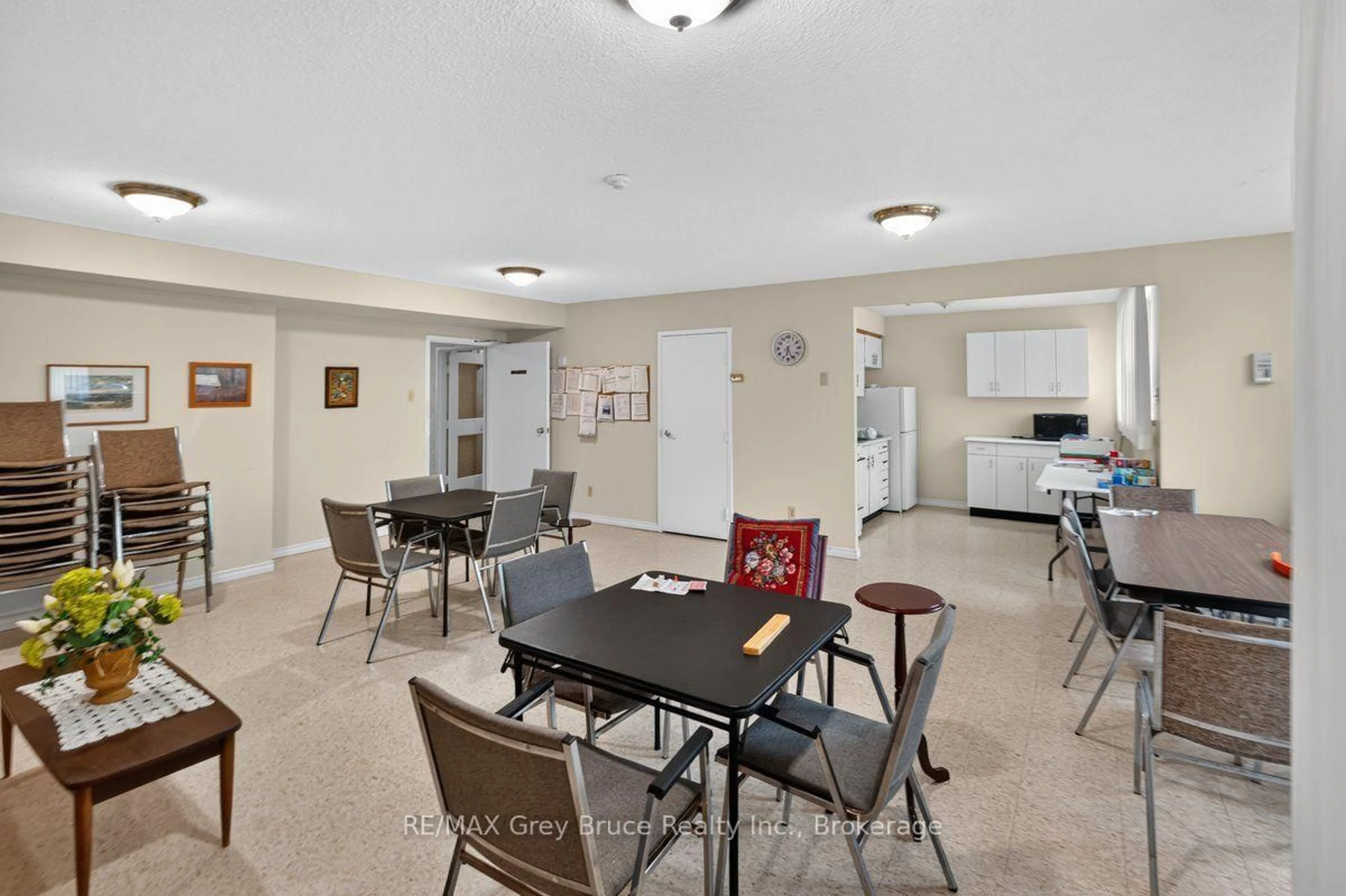 Dining room, unknown for 860 9th St #208, Owen Sound Ontario N4K 1R2