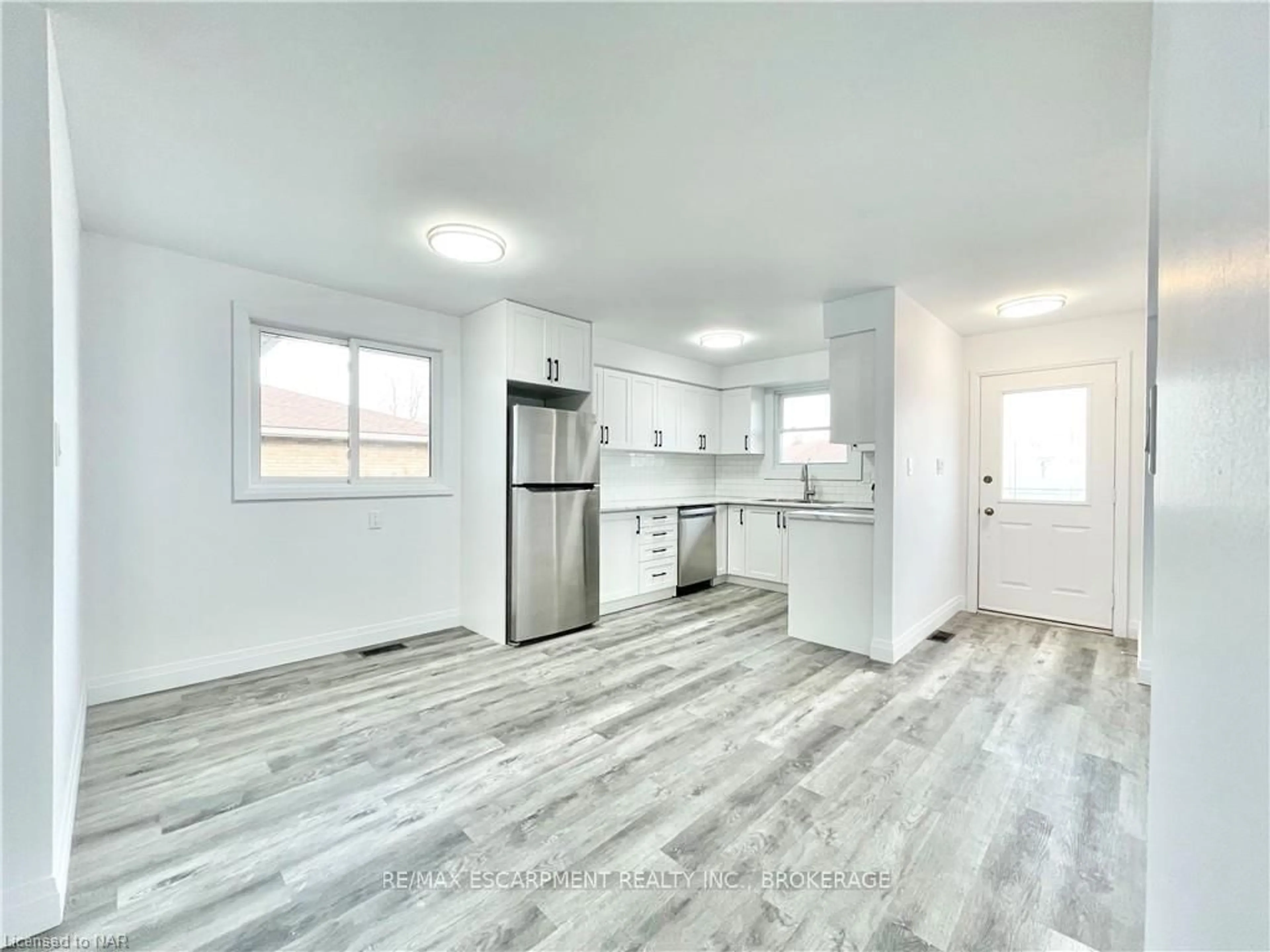 Open concept kitchen, unknown for 76 Marc Blvd, Welland Ontario L3B 5V1