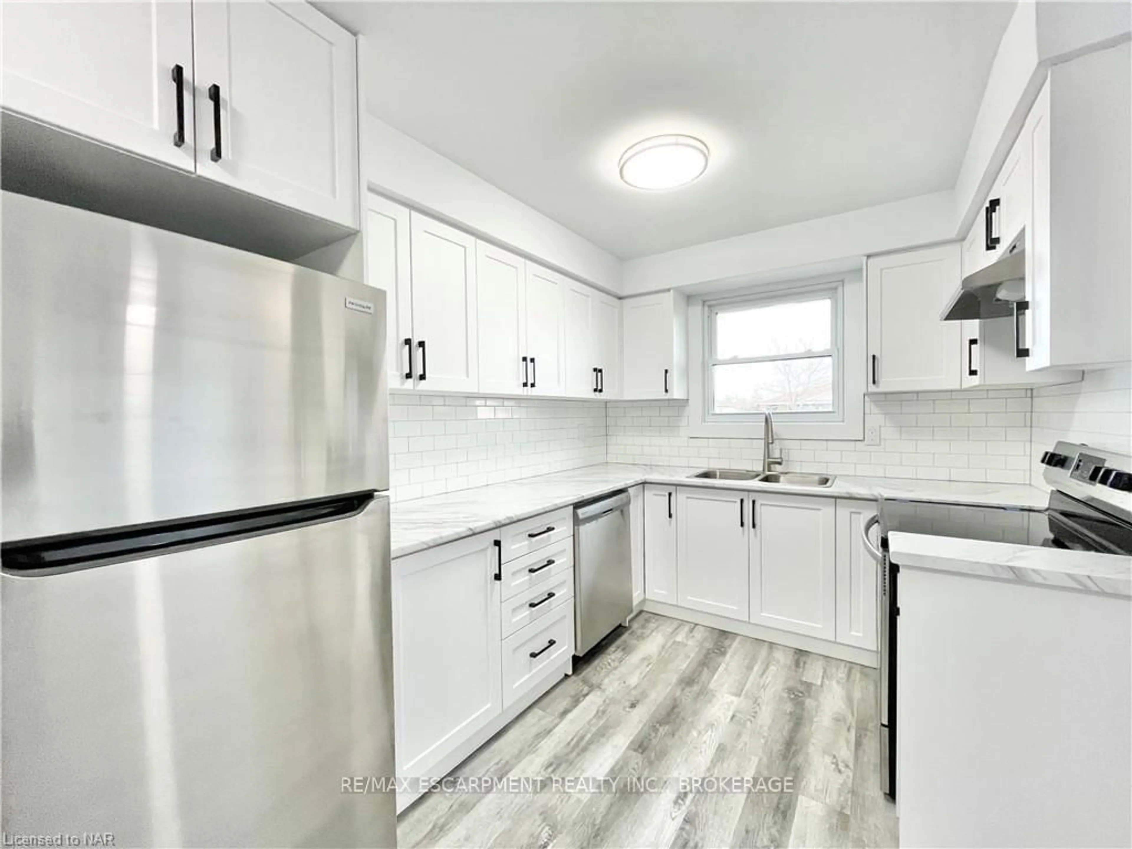 Standard kitchen, unknown for 76 Marc Blvd, Welland Ontario L3B 5V1