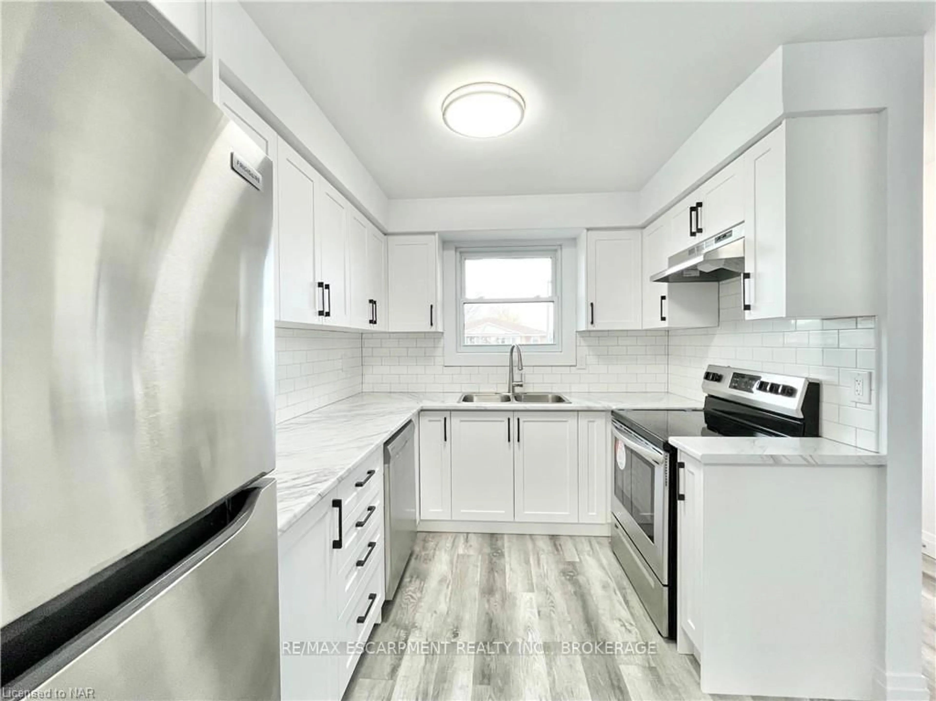 Standard kitchen, unknown for 76 Marc Blvd, Welland Ontario L3B 5V1