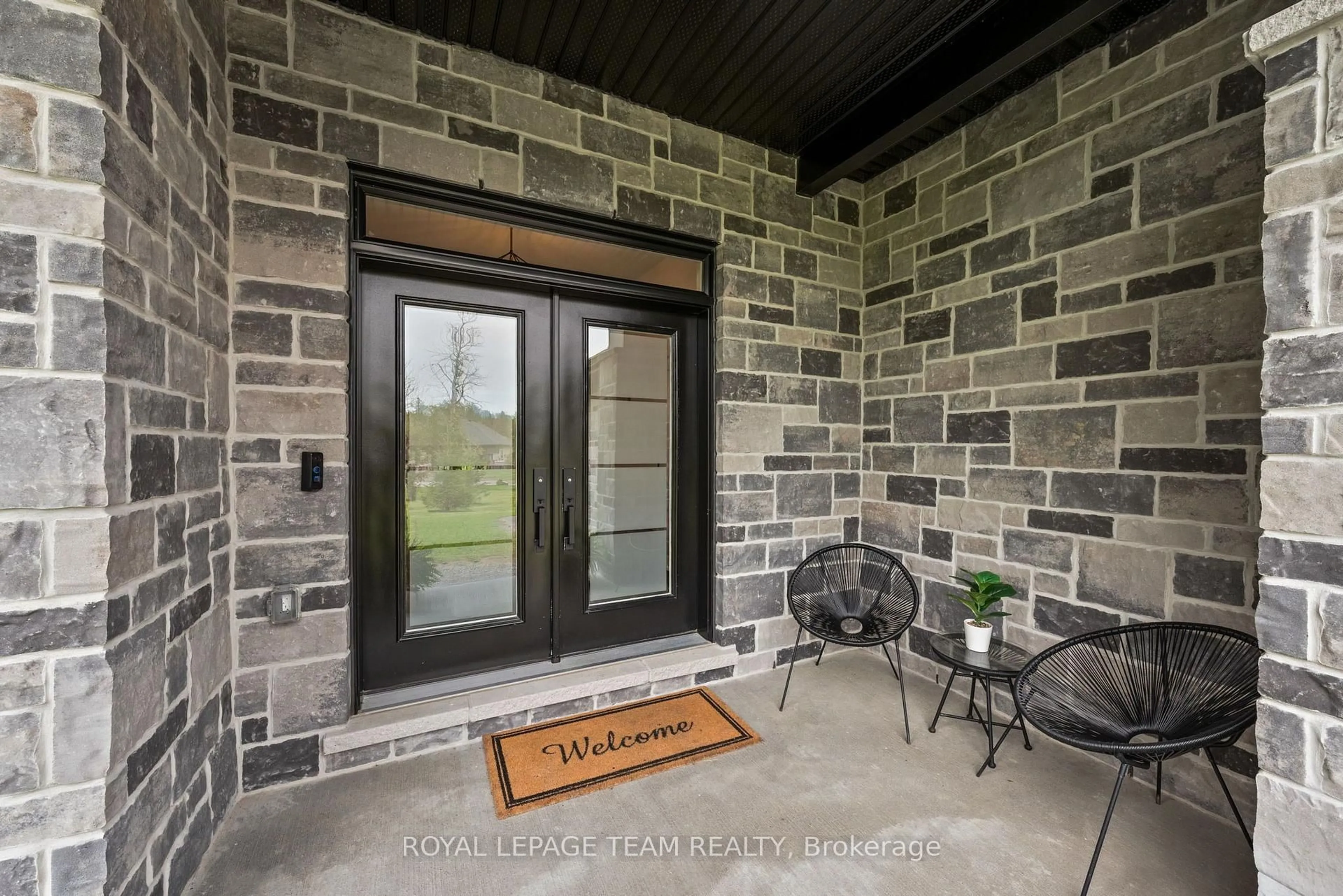 Indoor entryway for 176 Country Meadow Dr, Carp Ontario K0A 1L0