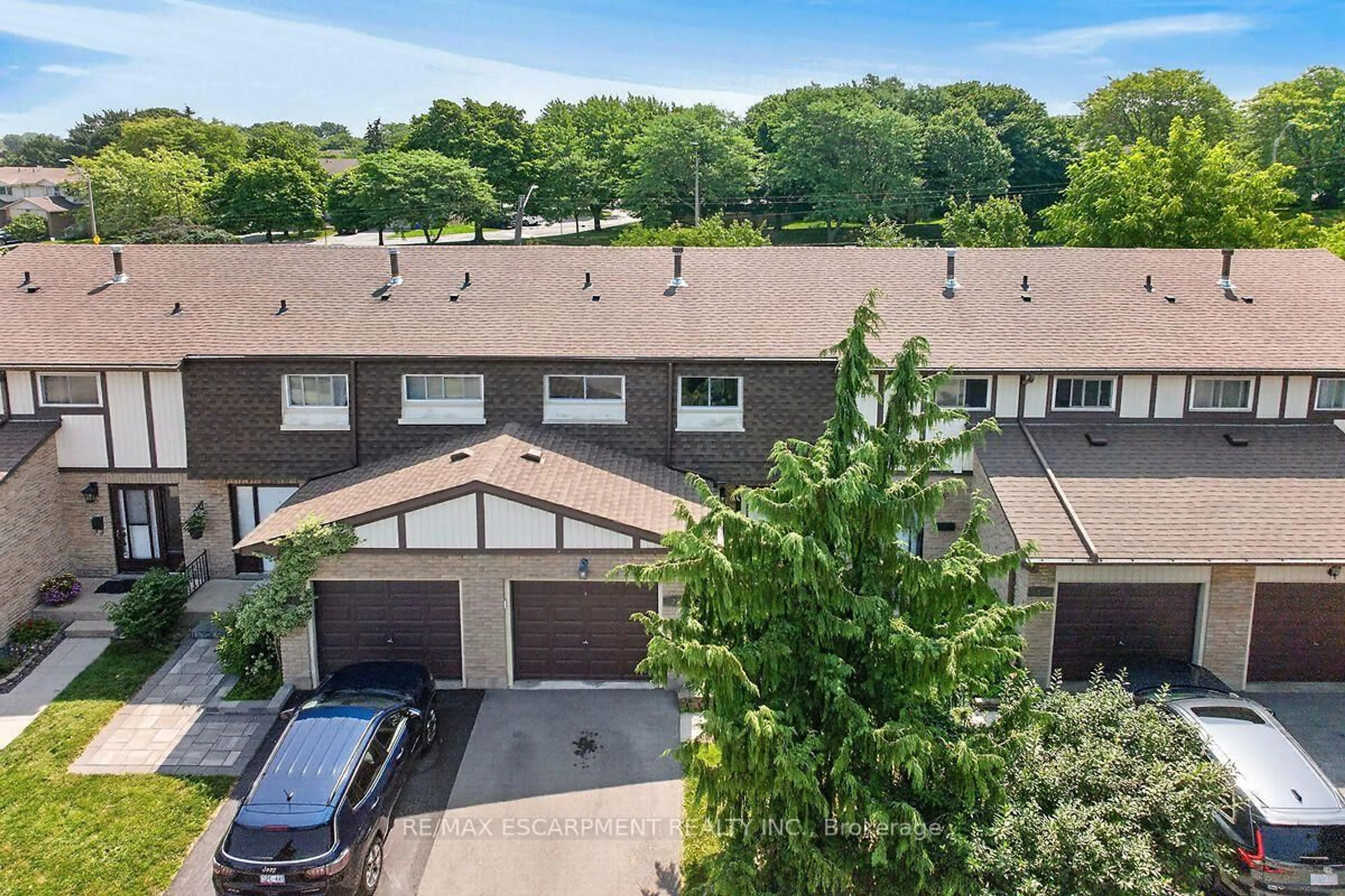 A pic from outside/outdoor area/front of a property/back of a property/a pic from drone, unknown for 300 REXFORD Dr #24, Hamilton Ontario L8W 1P5
