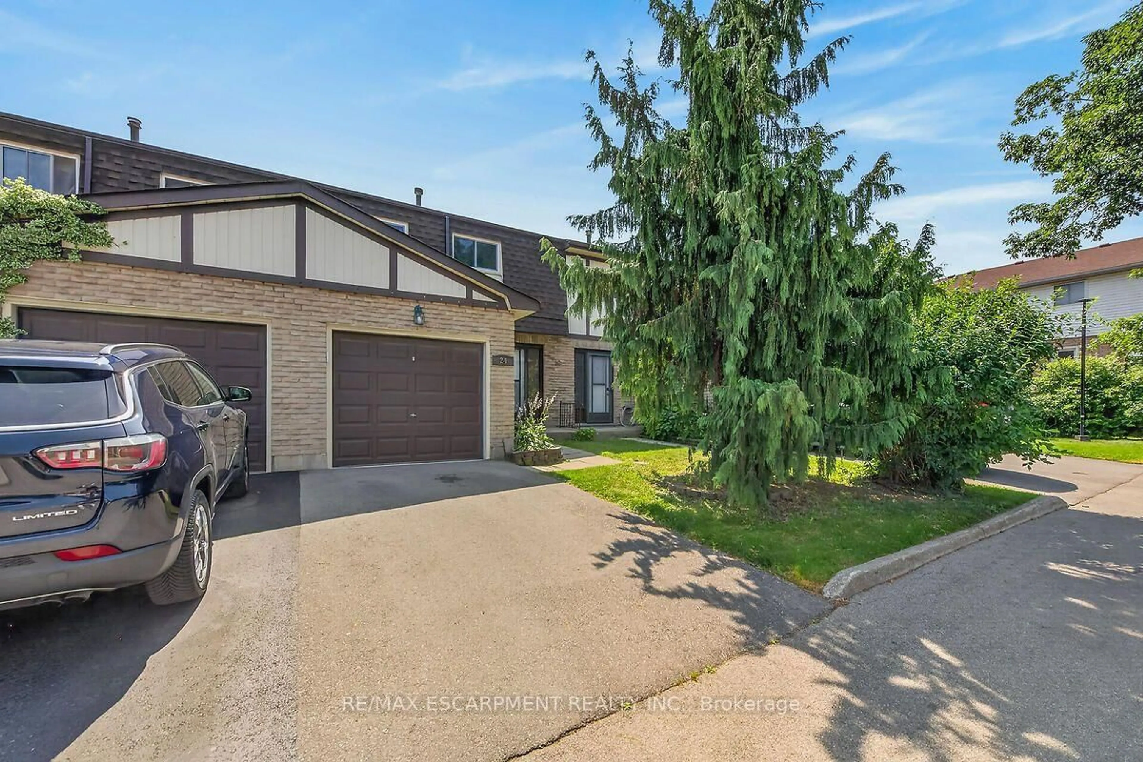 A pic from outside/outdoor area/front of a property/back of a property/a pic from drone, street for 300 REXFORD Dr #24, Hamilton Ontario L8W 1P5