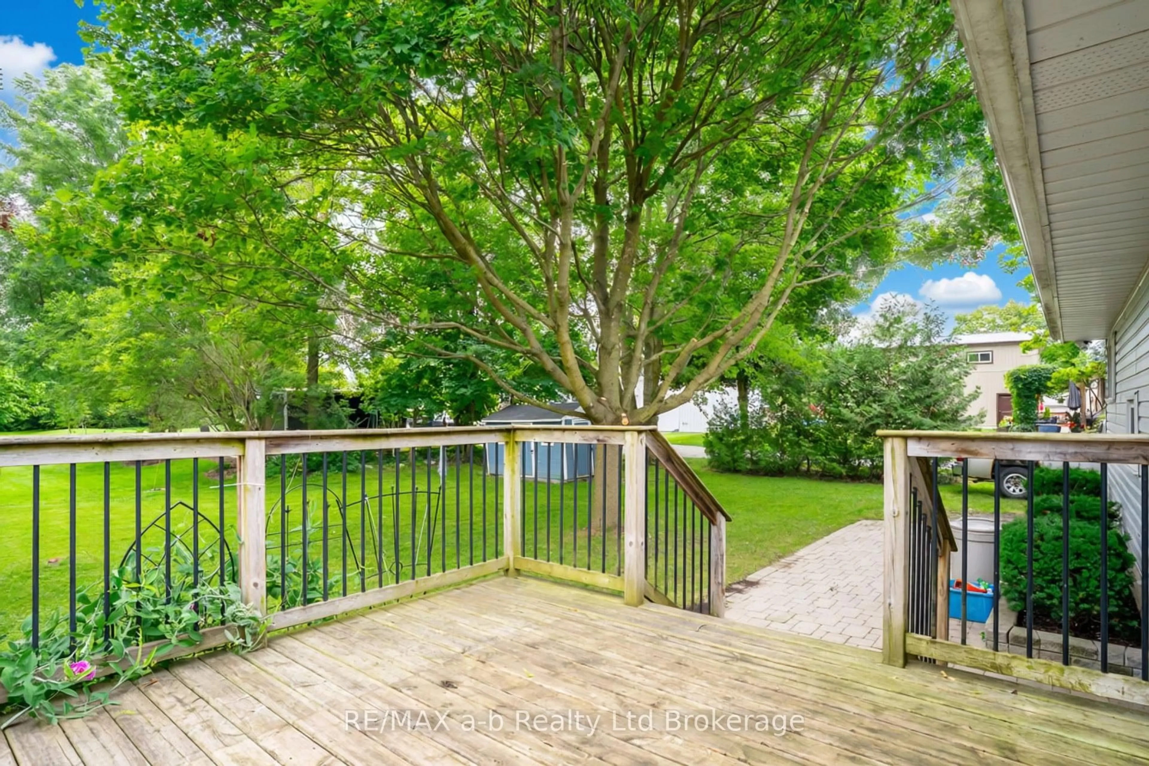 A pic from outside/outdoor area/front of a property/back of a property/a pic from drone, water/lake/river/ocean view for 24 Centre St, Norwich Ontario N0J 1P0