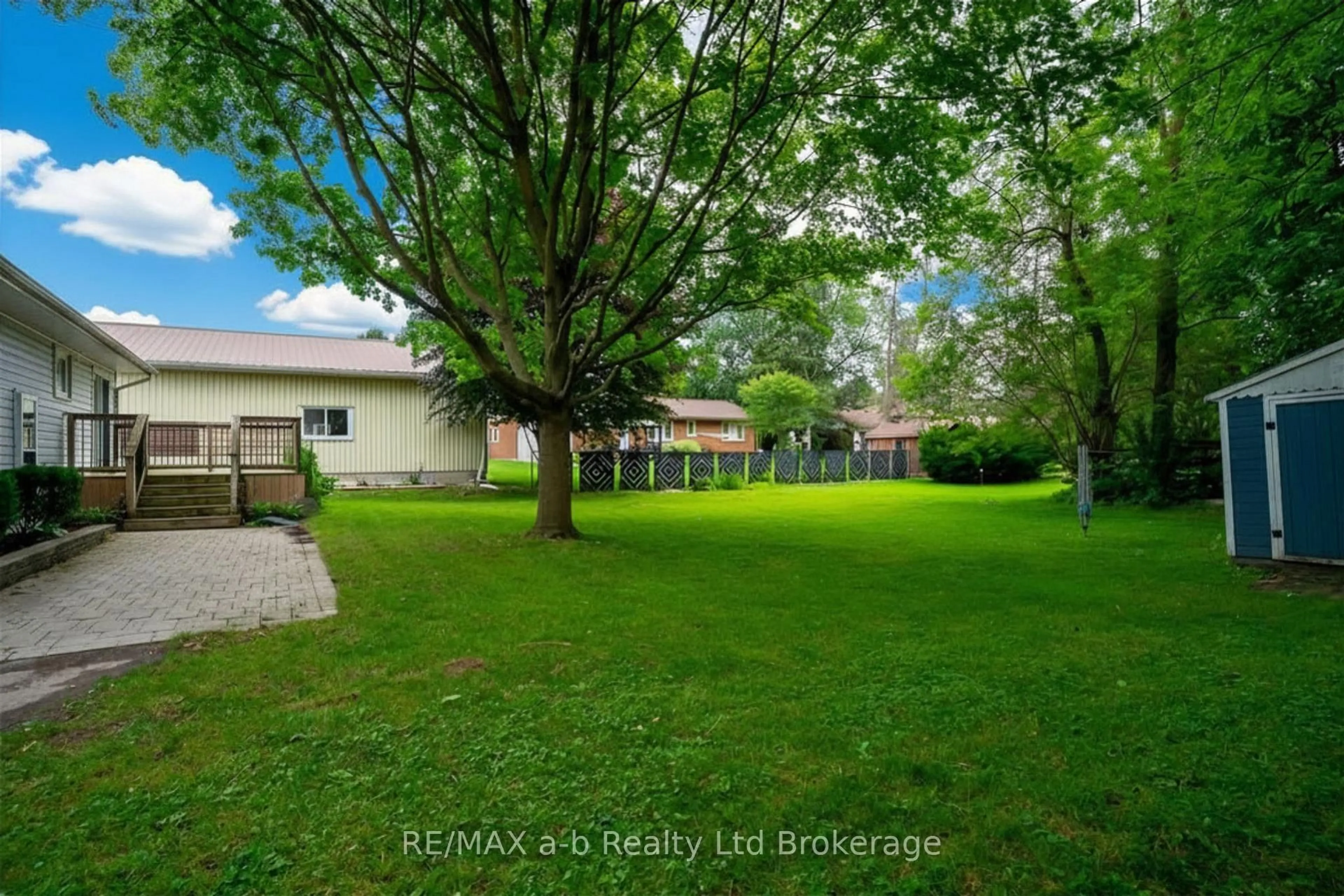 A pic from outside/outdoor area/front of a property/back of a property/a pic from drone, unknown for 24 Centre St, Norwich Ontario N0J 1P0