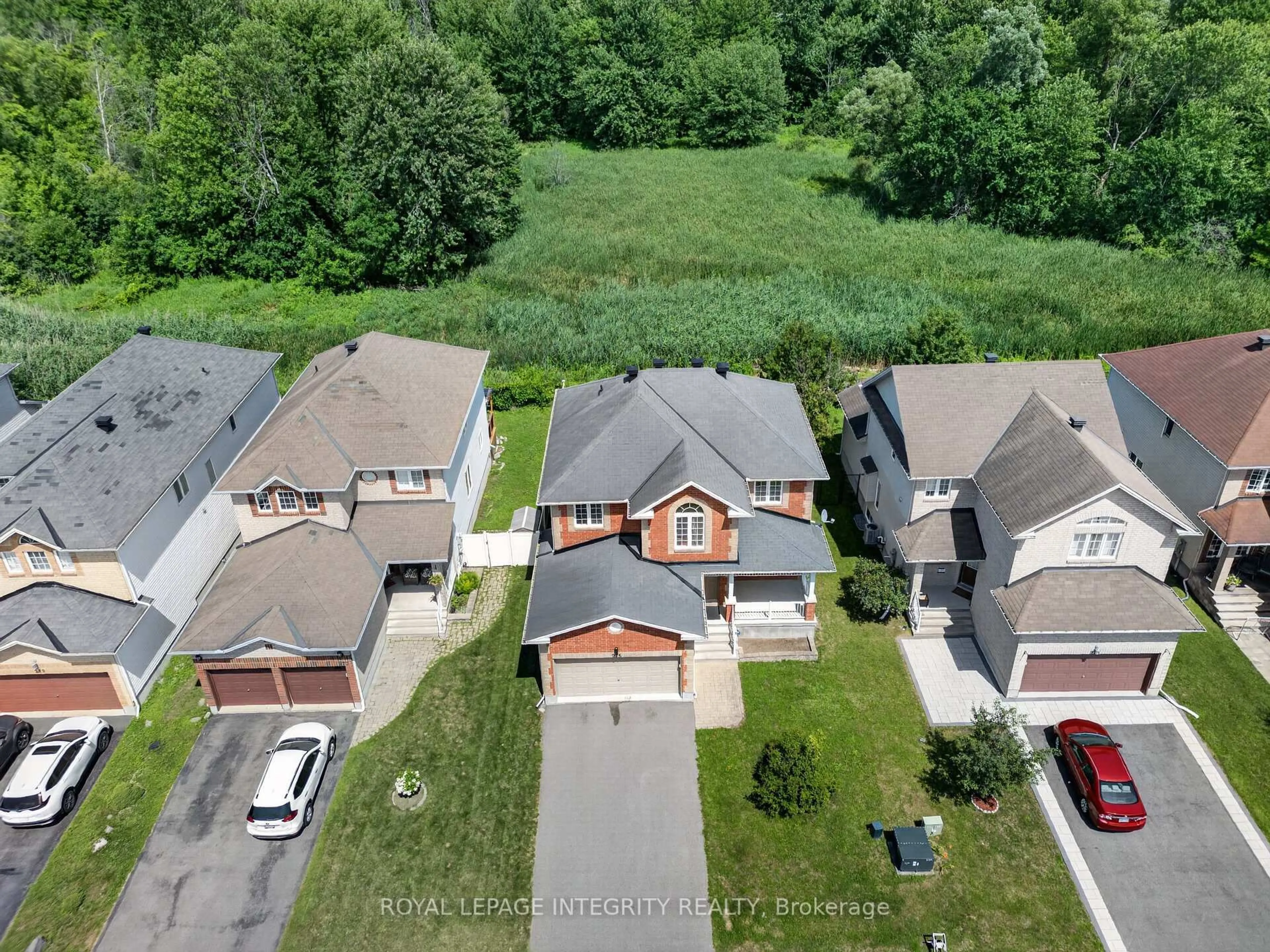 A pic from outside/outdoor area/front of a property/back of a property/a pic from drone, street for 275 Kiwanis Crt, Ottawa Ontario K1T 0H7