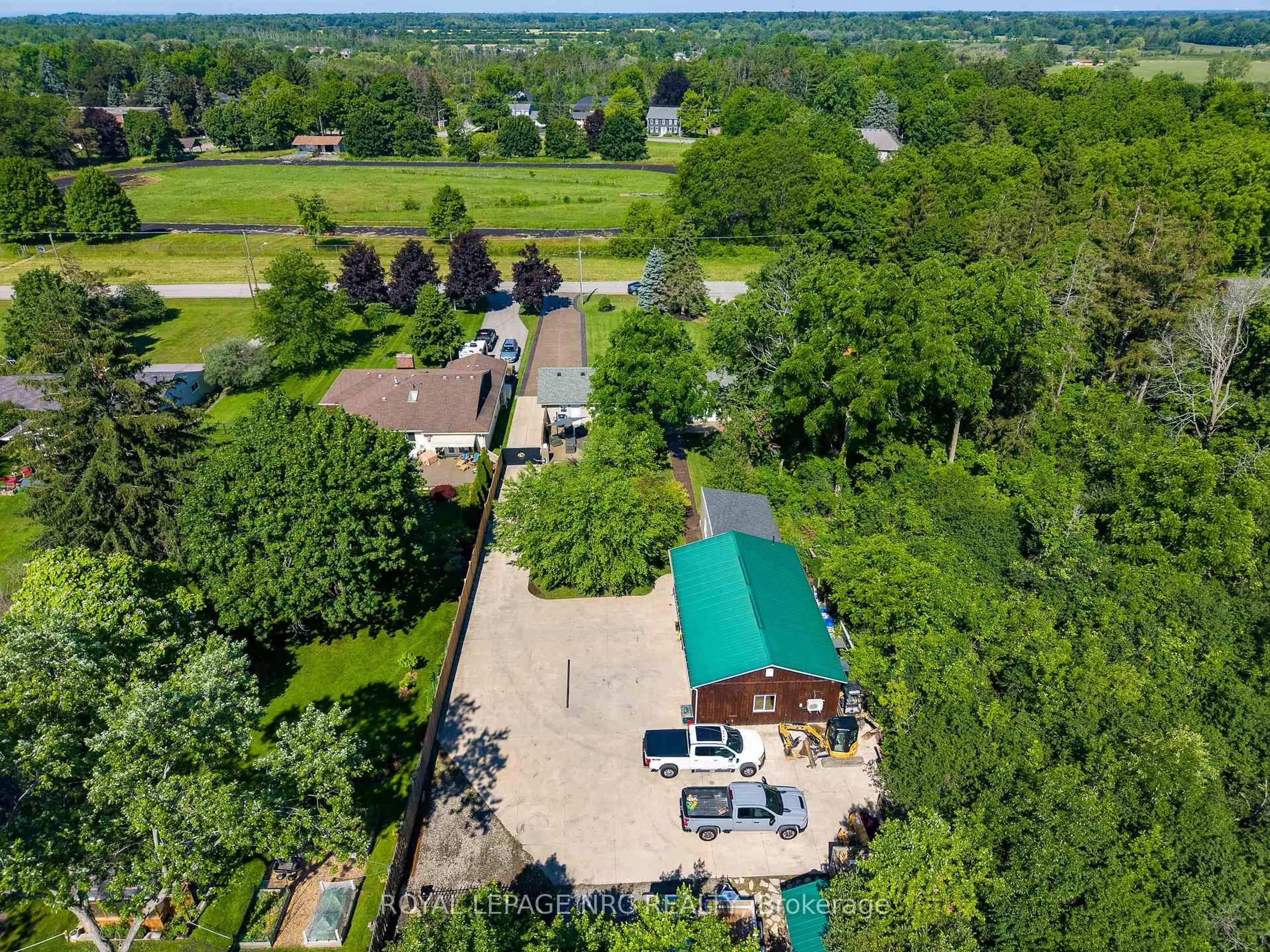 A pic from outside/outdoor area/front of a property/back of a property/a pic from drone, water/lake/river/ocean view for 646 Prospect Point Rd, Fort Erie Ontario L0S 1N0