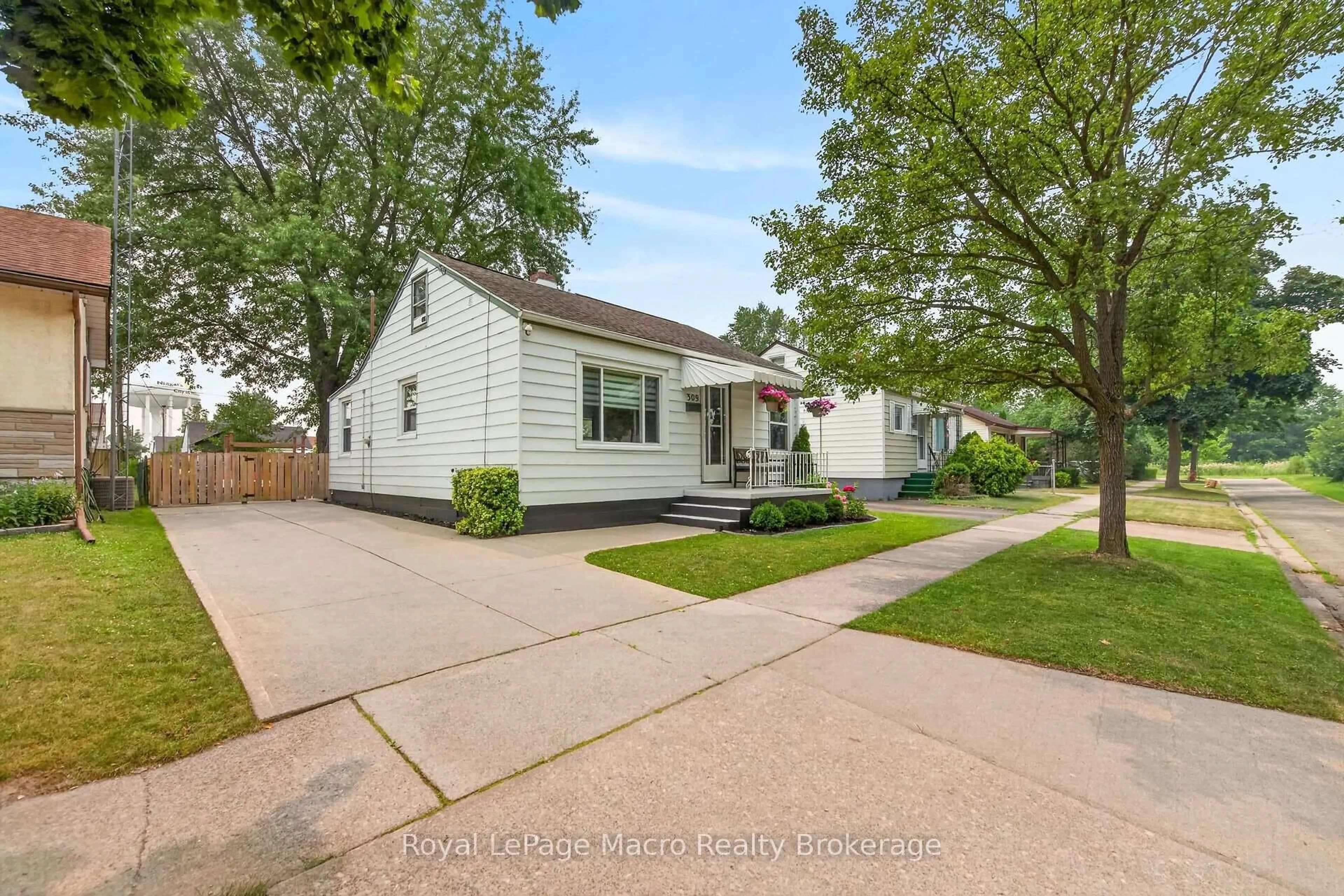 Unknown for 309 Commando St, Welland Ontario L3B 4T2