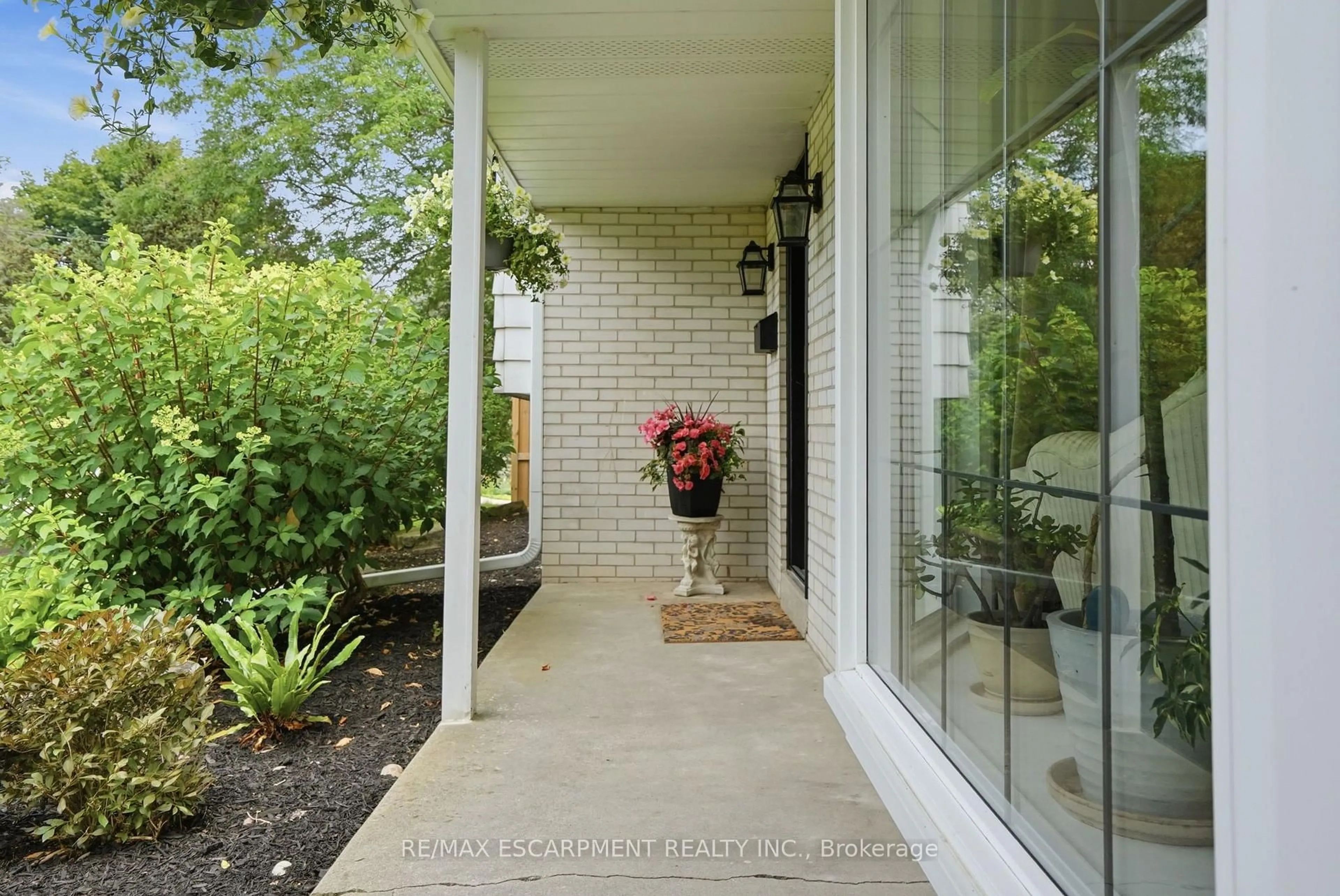 Unknown for 2 Jameson Dr, Hamilton Ontario L9H 5A2