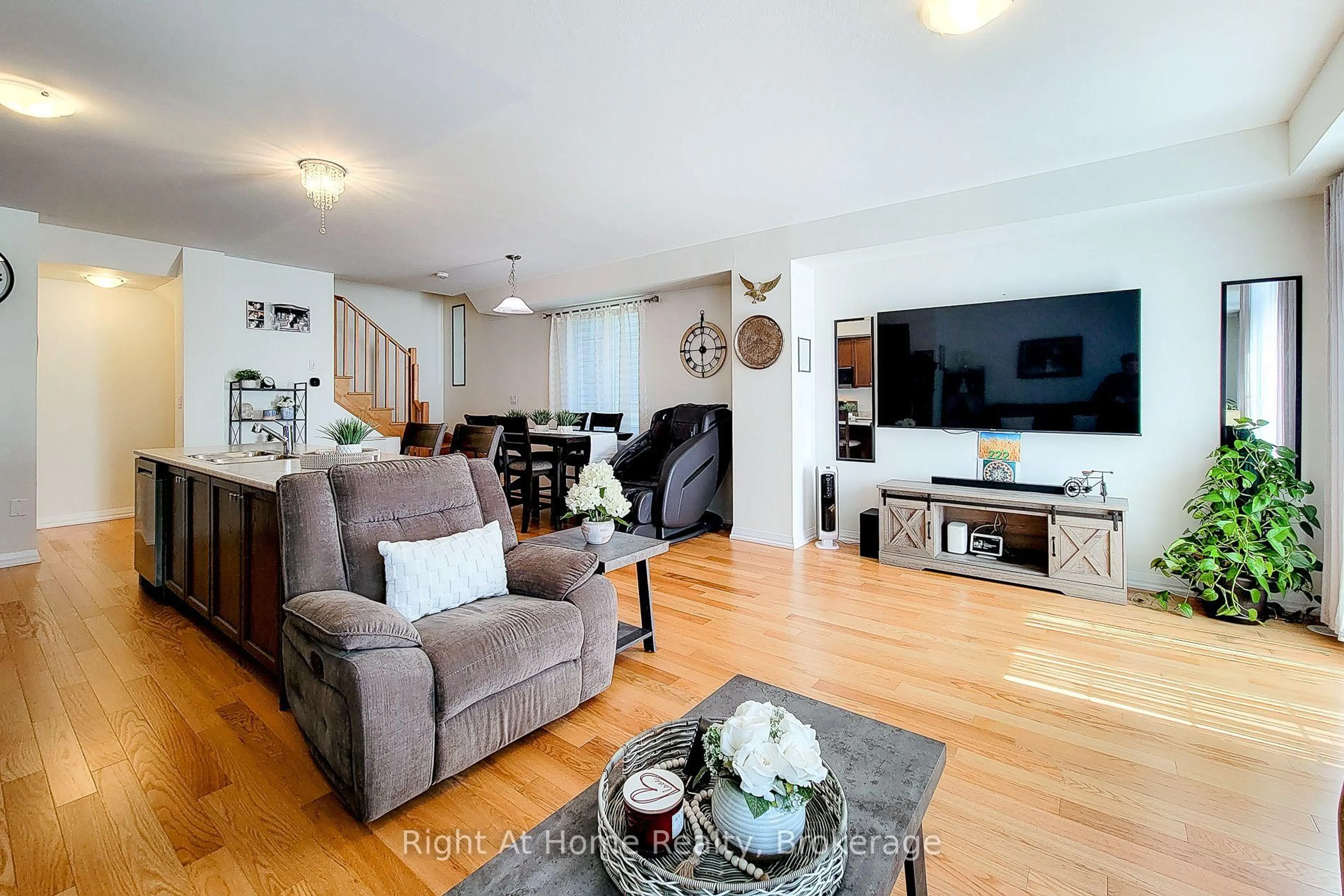 Living room with furniture, wood/laminate floor for 3 Norwich Cres, Haldimand Ontario N3W 0J3