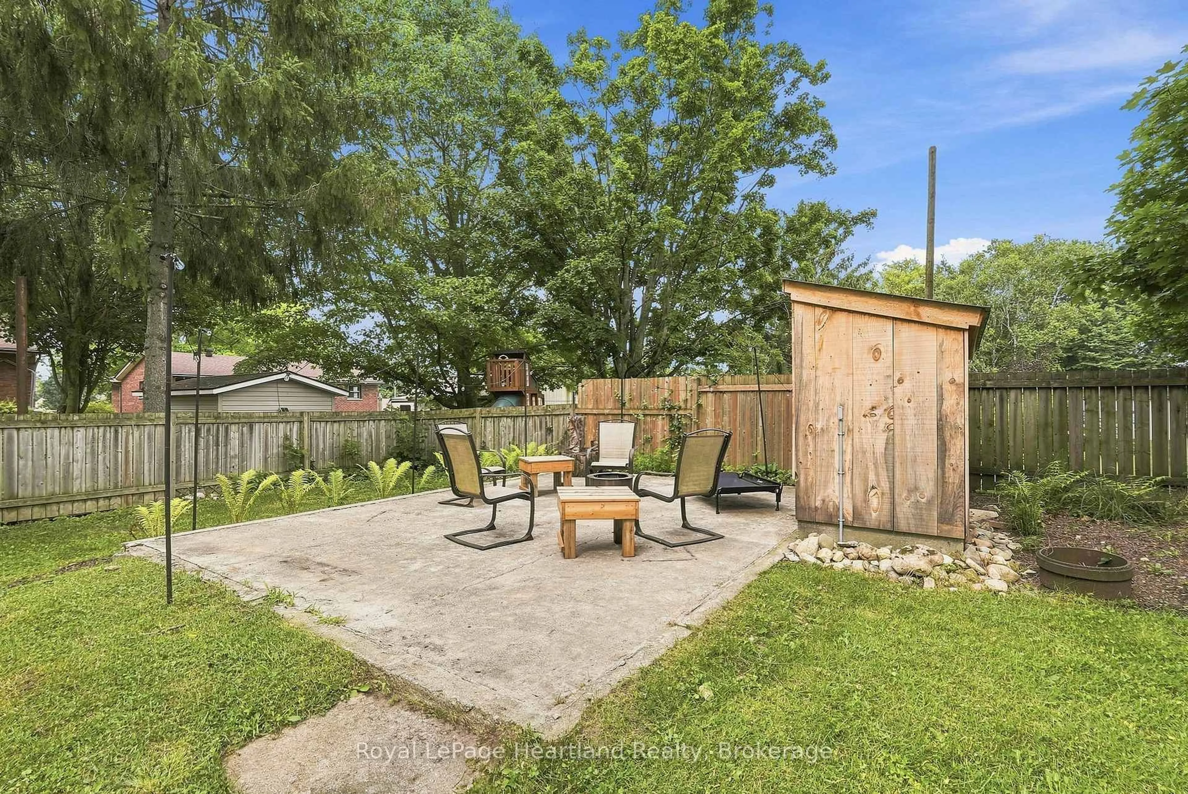 Patio, street for 504 MAPLE St, Brockton Ontario N0G 2V0
