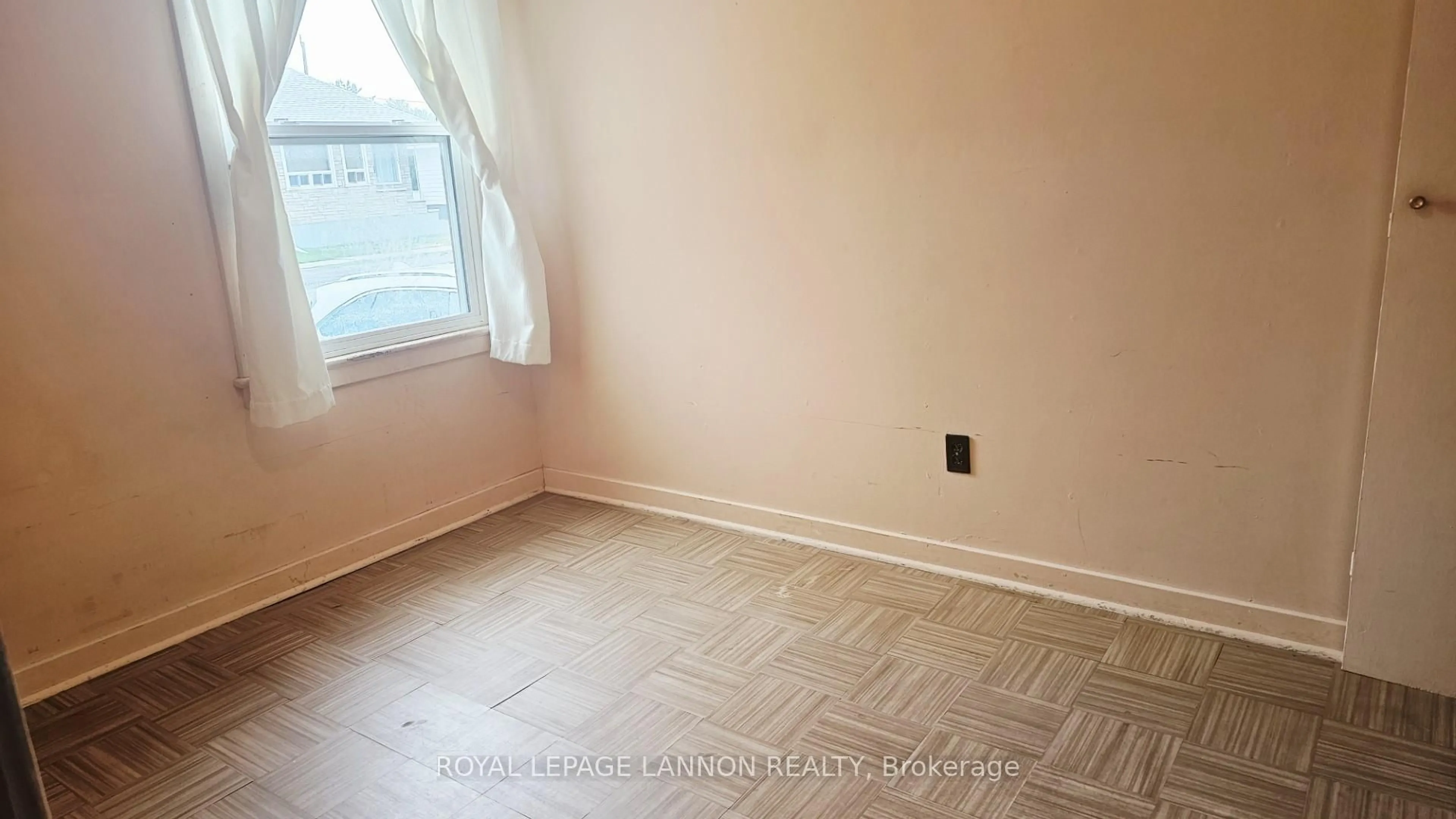 A pic of a room for 1414 Gore St, Thunder Bay Ontario P7E 3T9
