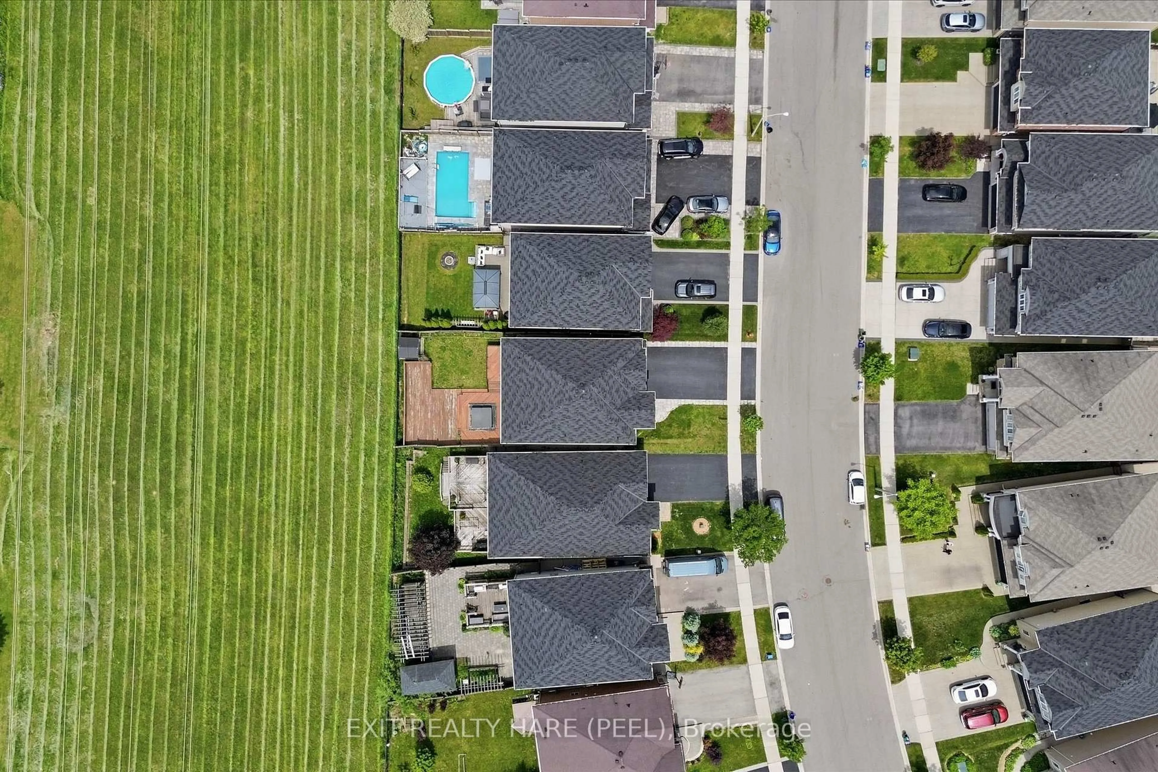 A pic from outside/outdoor area/front of a property/back of a property/a pic from drone, unknown for 174 Irwin Ave, Hamilton Ontario L9K 0A8
