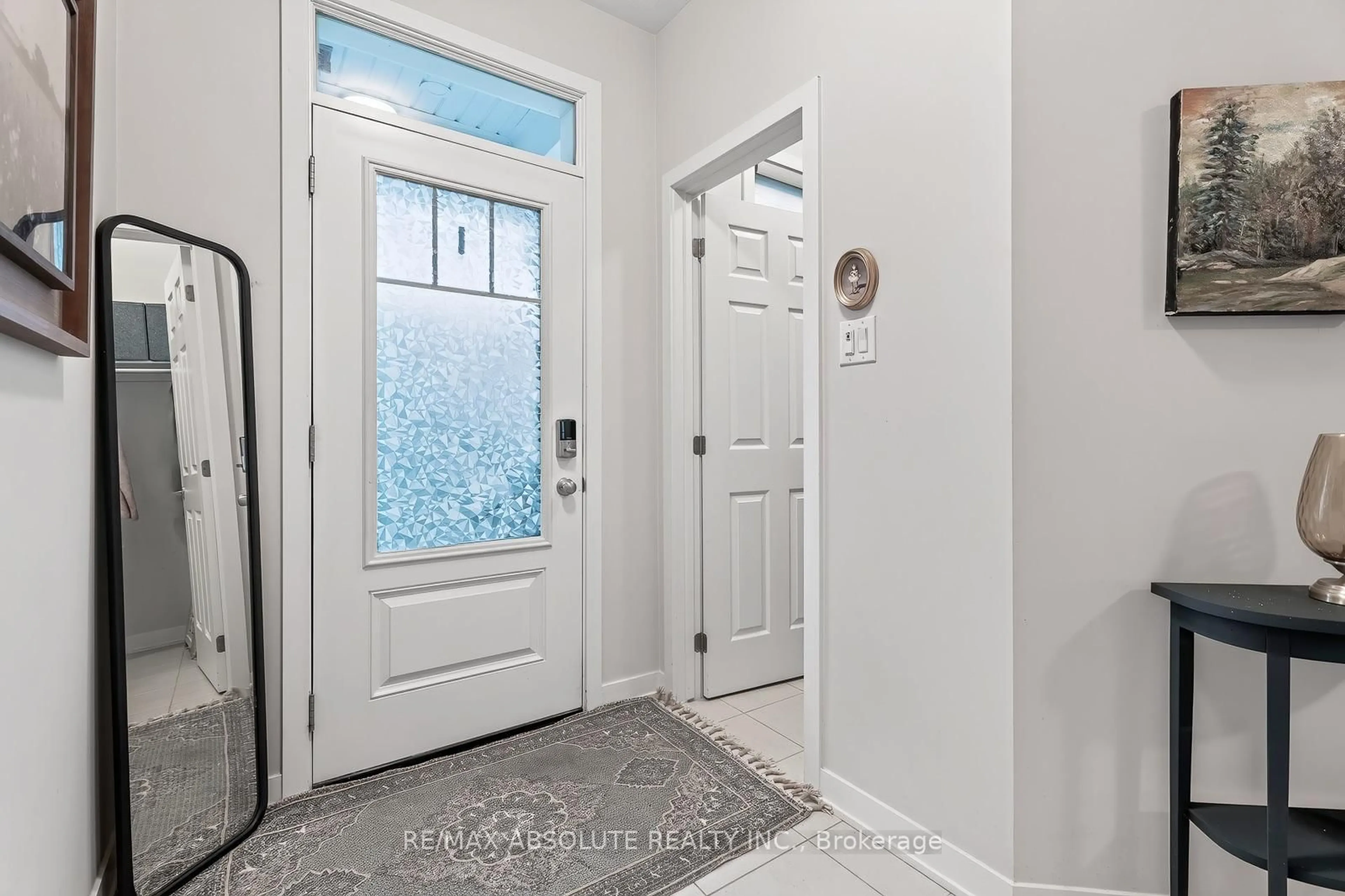 Indoor entryway for 235 BILLRIAN Cres, Ottawa Ontario K2S 3A5