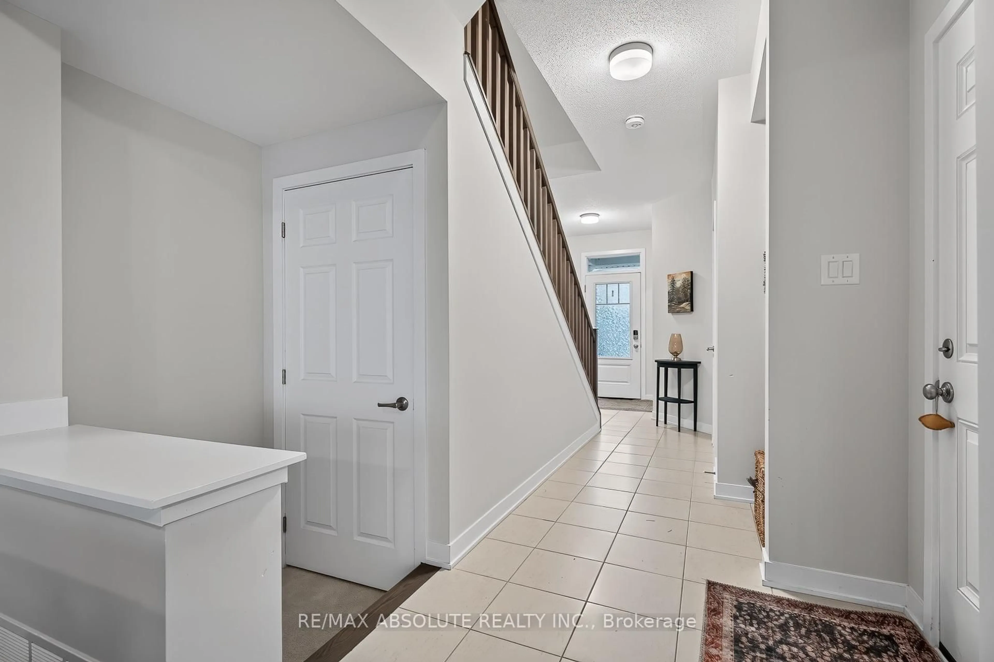 Indoor entryway for 235 BILLRIAN Cres, Ottawa Ontario K2S 3A5
