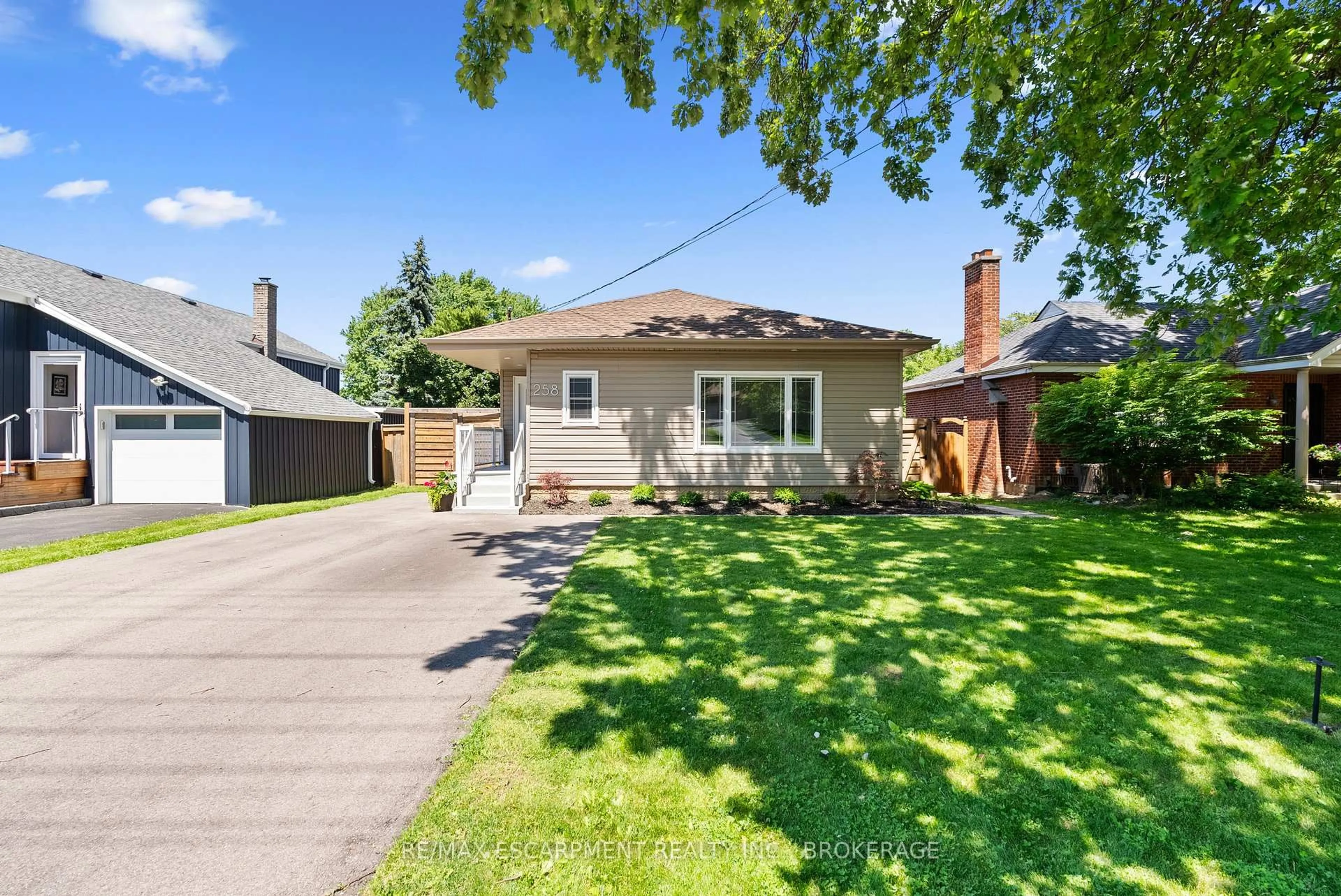 Home with brick exterior material, street for 258 Sanatorium Rd, Hamilton Ontario L9C 1Z9