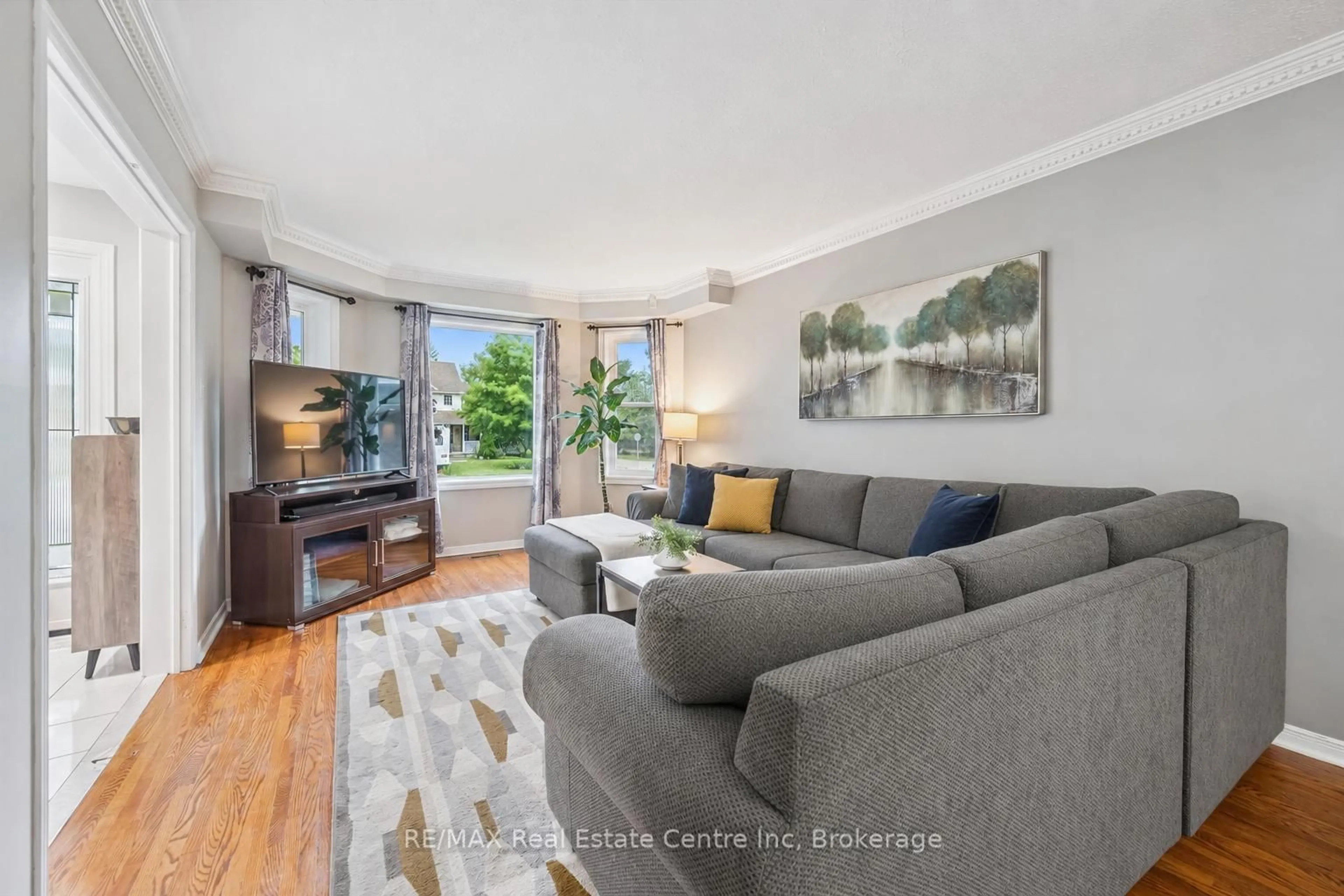 Living room with furniture, unknown for 339 DANIEL Cres, Centre Wellington Ontario N0B 1S0