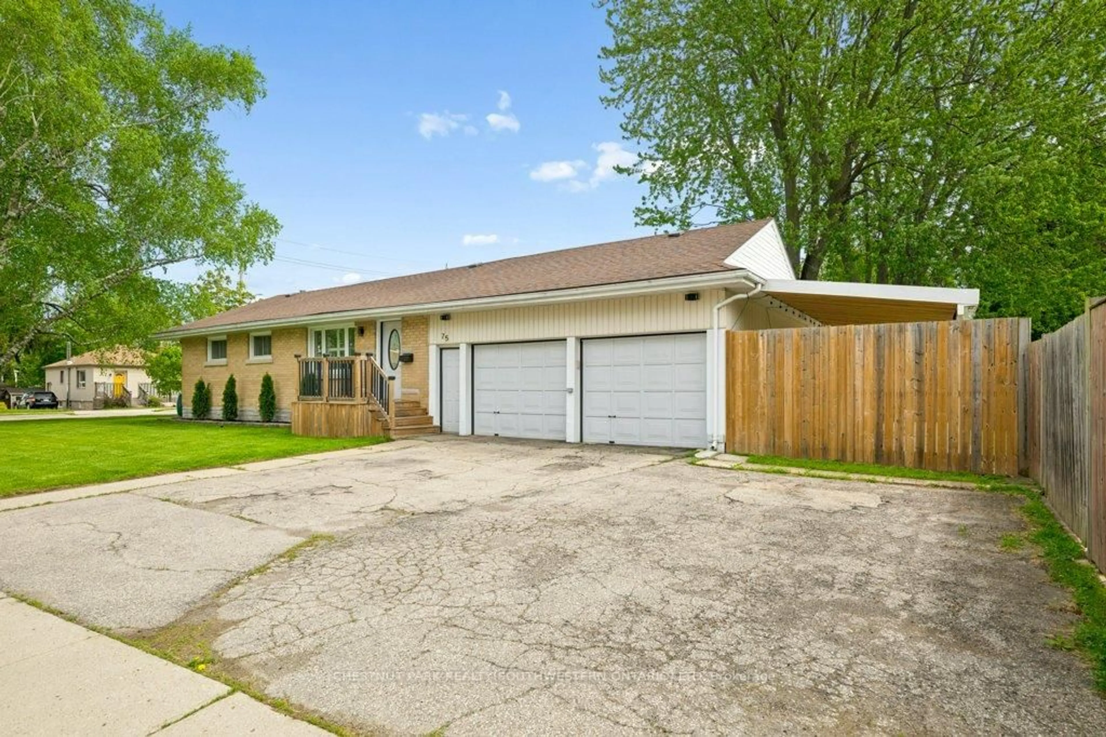 Unknown for 75 Albert St, Cambridge Ontario N1R 3N3