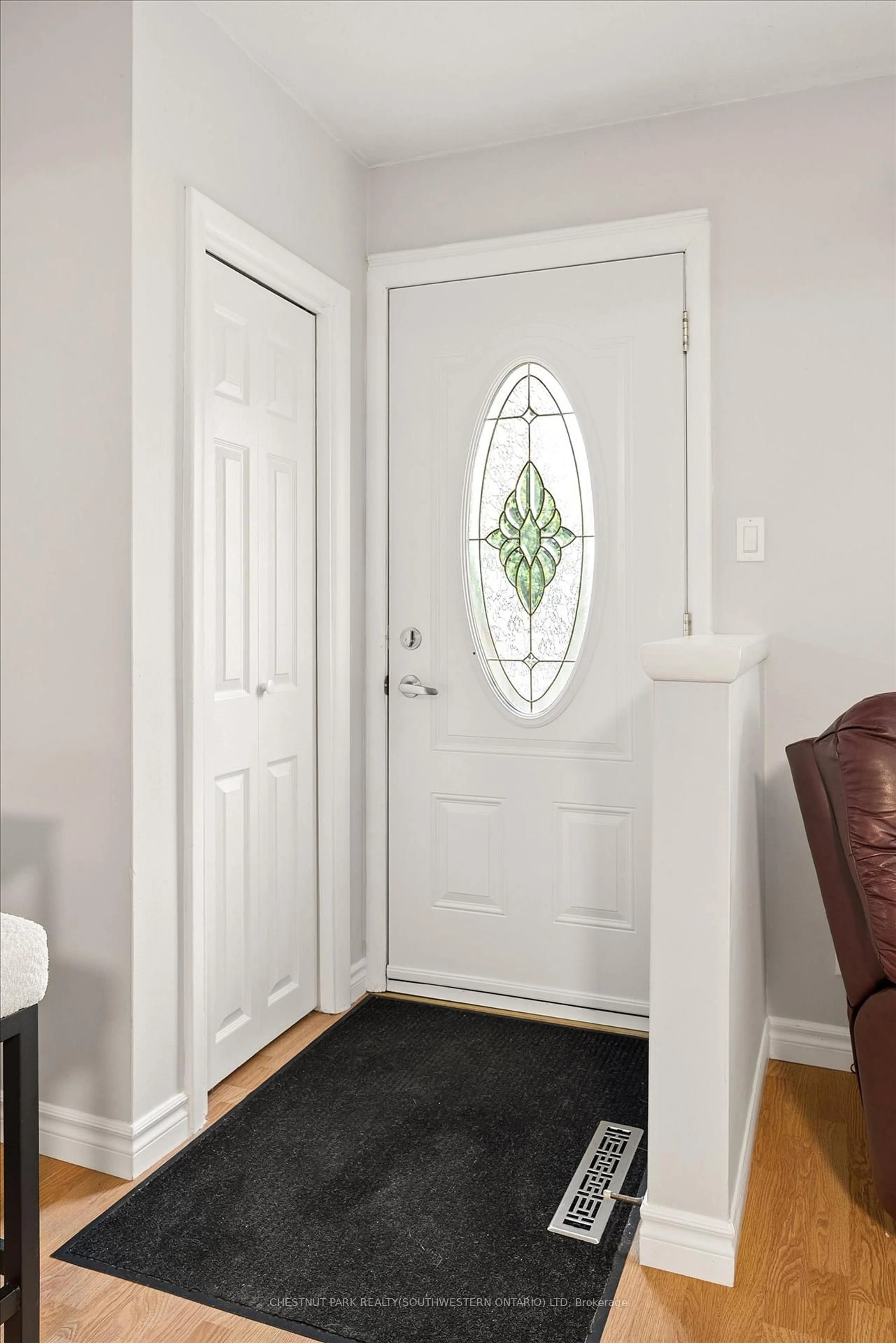 Indoor entryway for 75 Albert St, Cambridge Ontario N1R 3N3