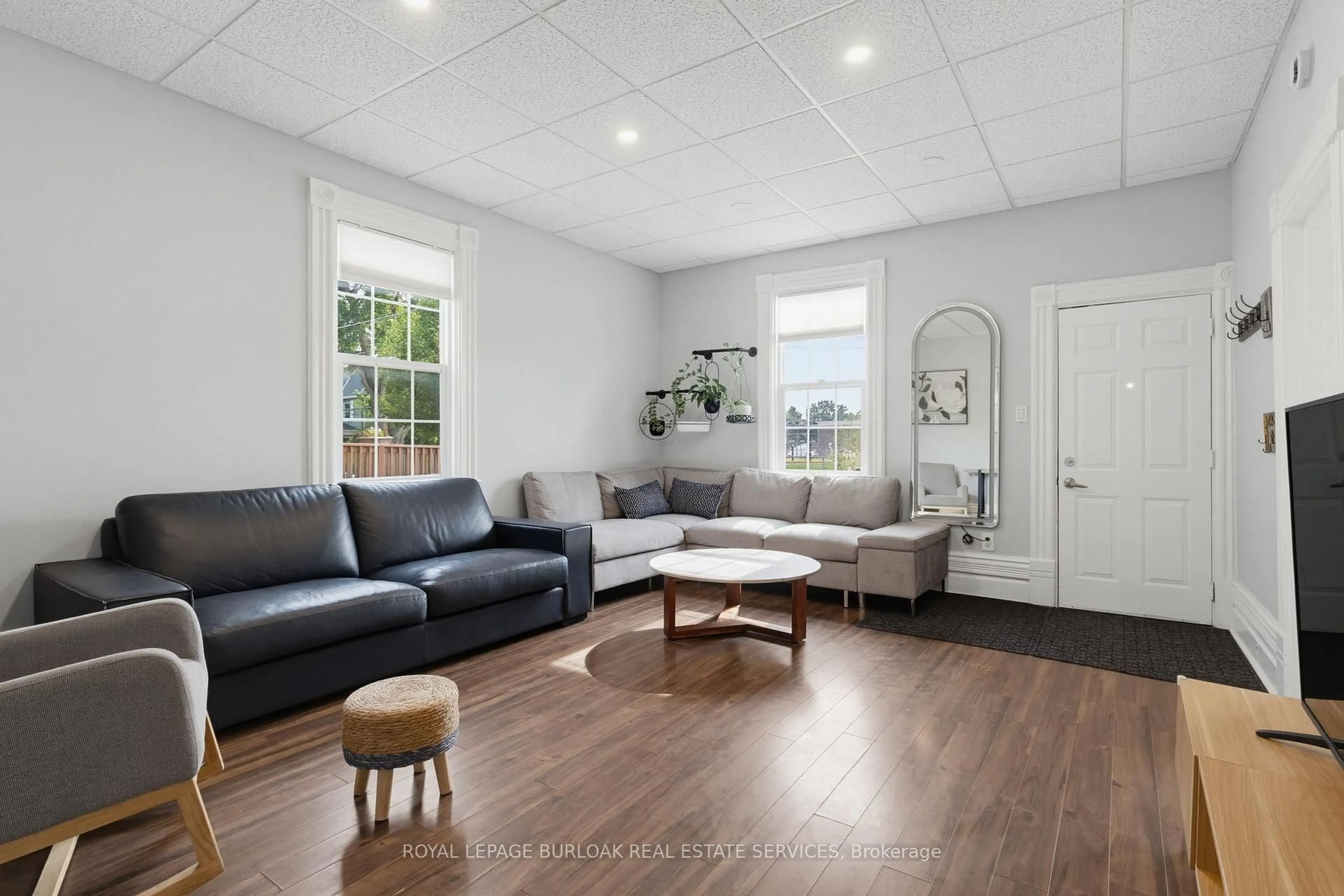 Living room with furniture, unknown for 36 Woodland Ave, St. Catharines Ontario L2R 5A2