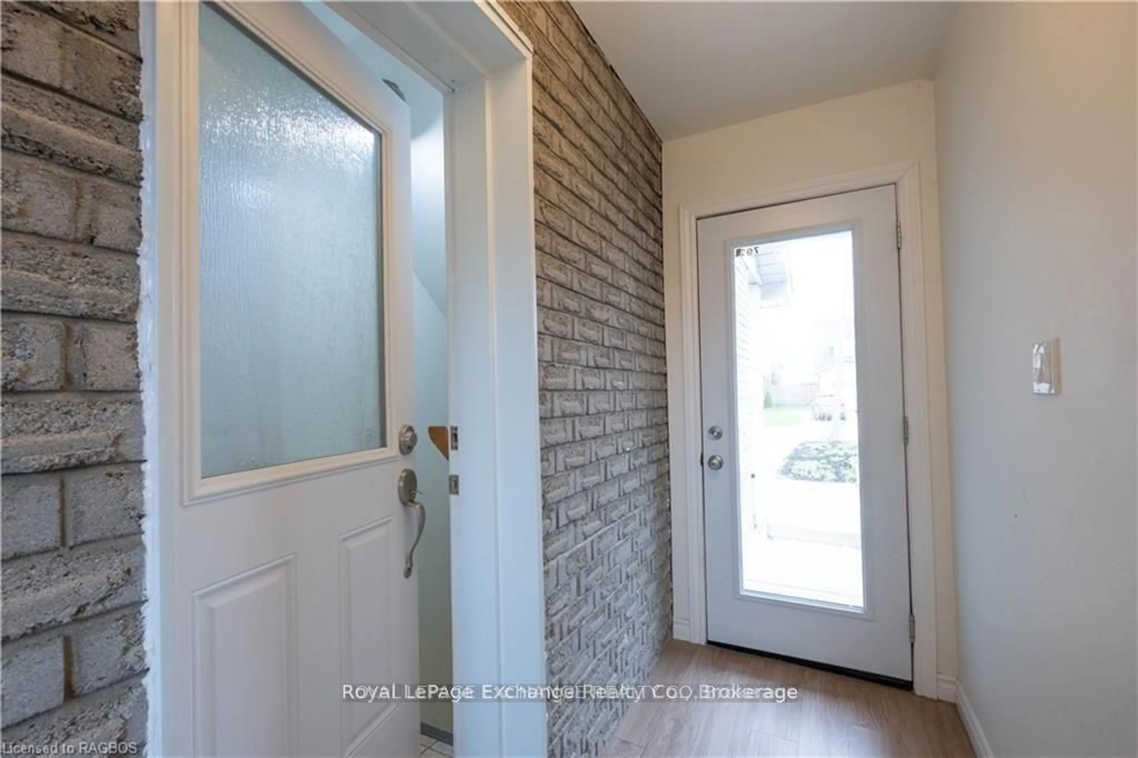 Indoor entryway for 792 Mackendrick Dr, Kincardine Ontario N2Z 3A5