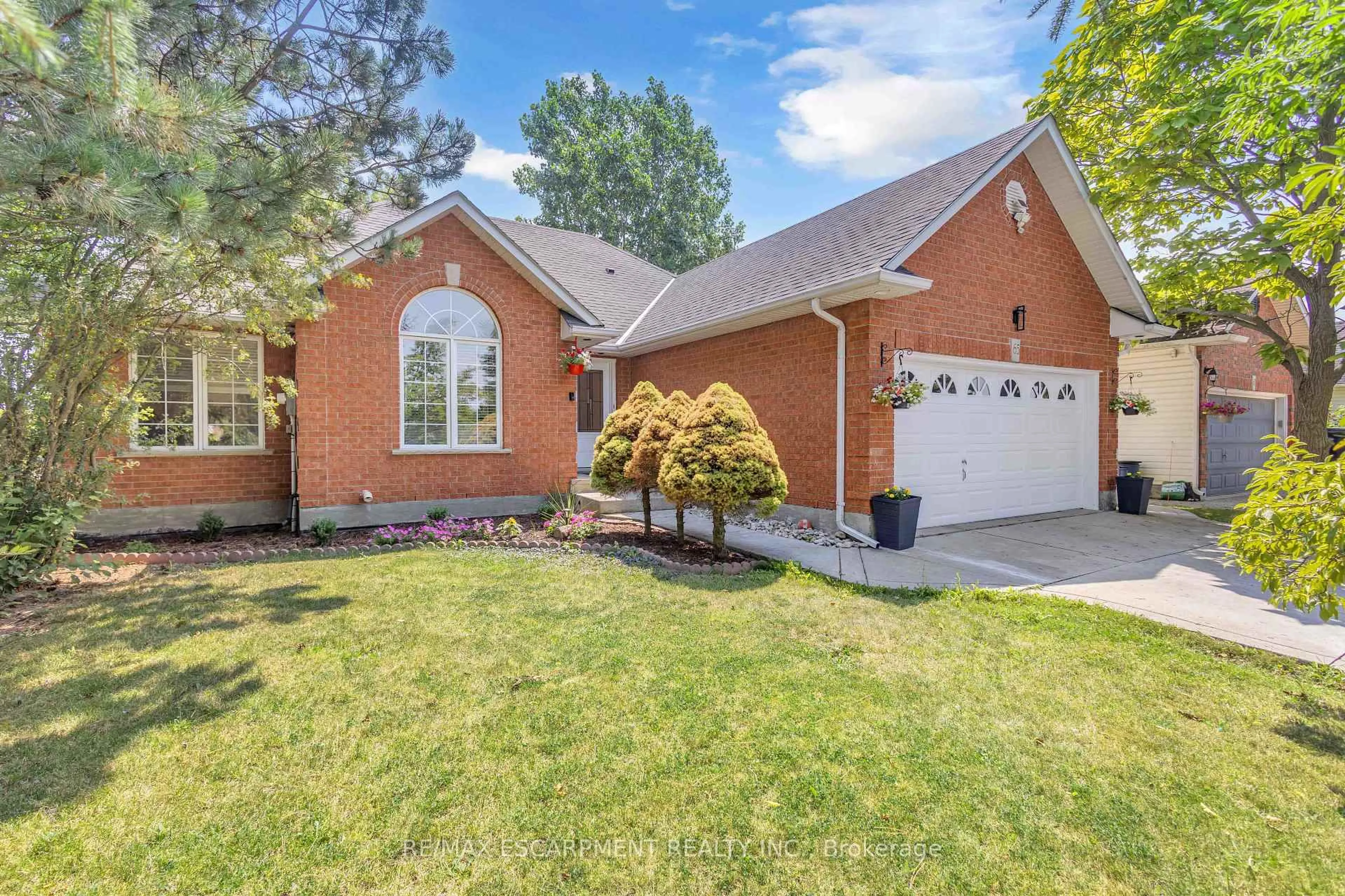 Home with brick exterior material, street for 65 Thistlemoor Dr, Haldimand Ontario N3W 2K5