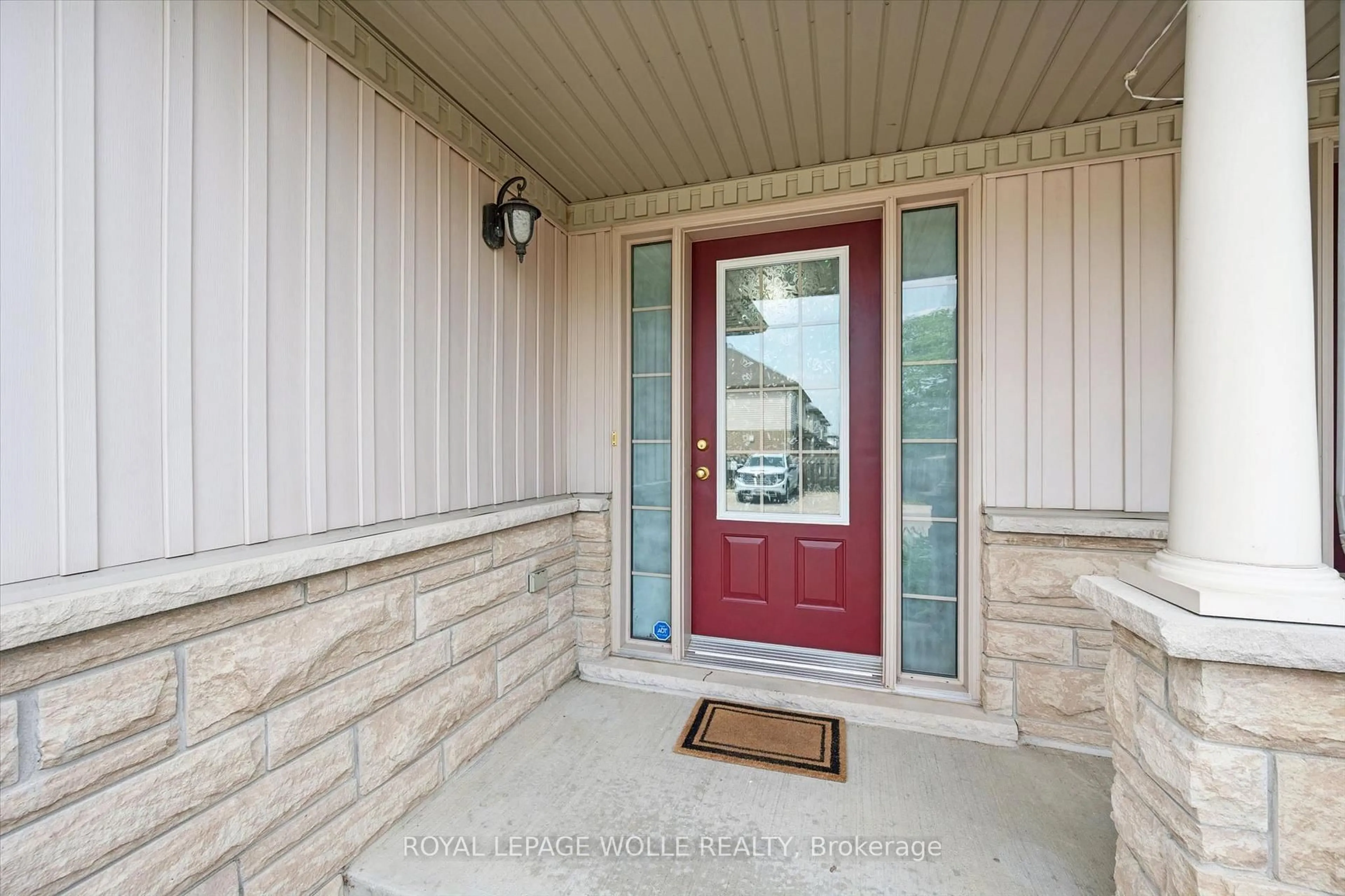 Indoor entryway for 175 David Bergey Dr #P88, Kitchener Ontario N2E 4H6