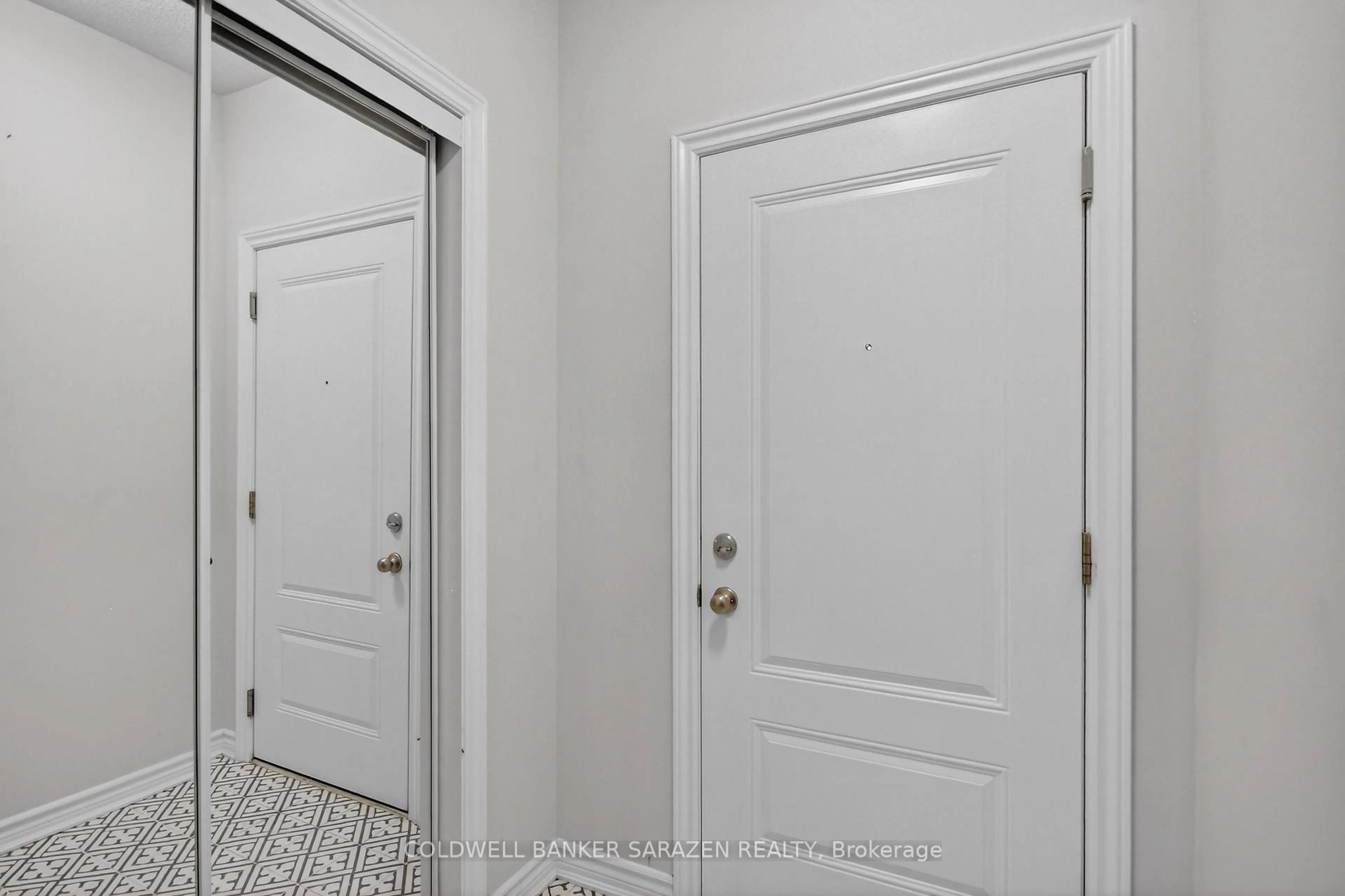 Indoor entryway for 218 Pilot Private, Ottawa Ontario K2V 0S4