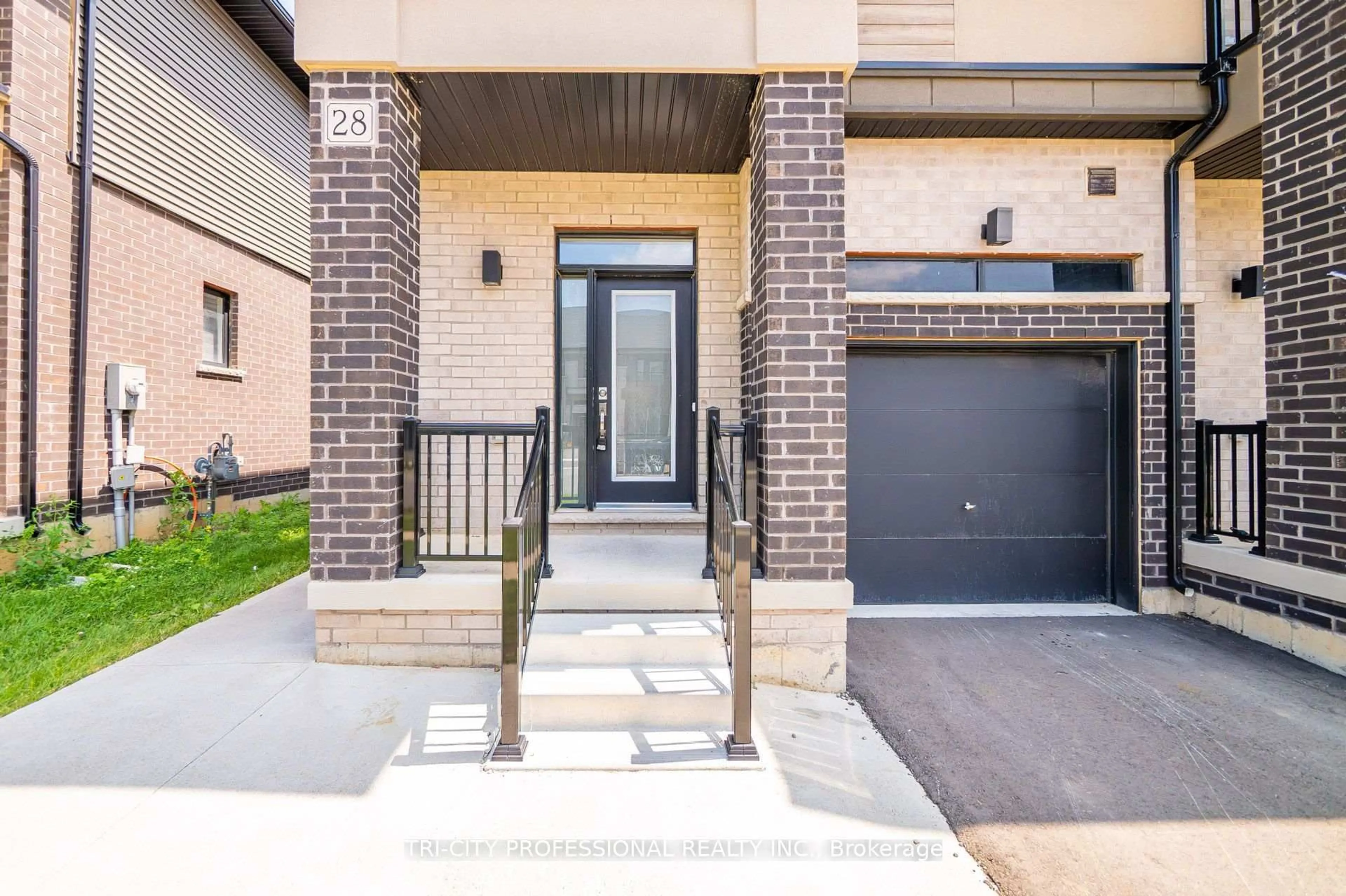 Unknown for 28 Bowery Rd, Brantford Ontario N3V 0B1