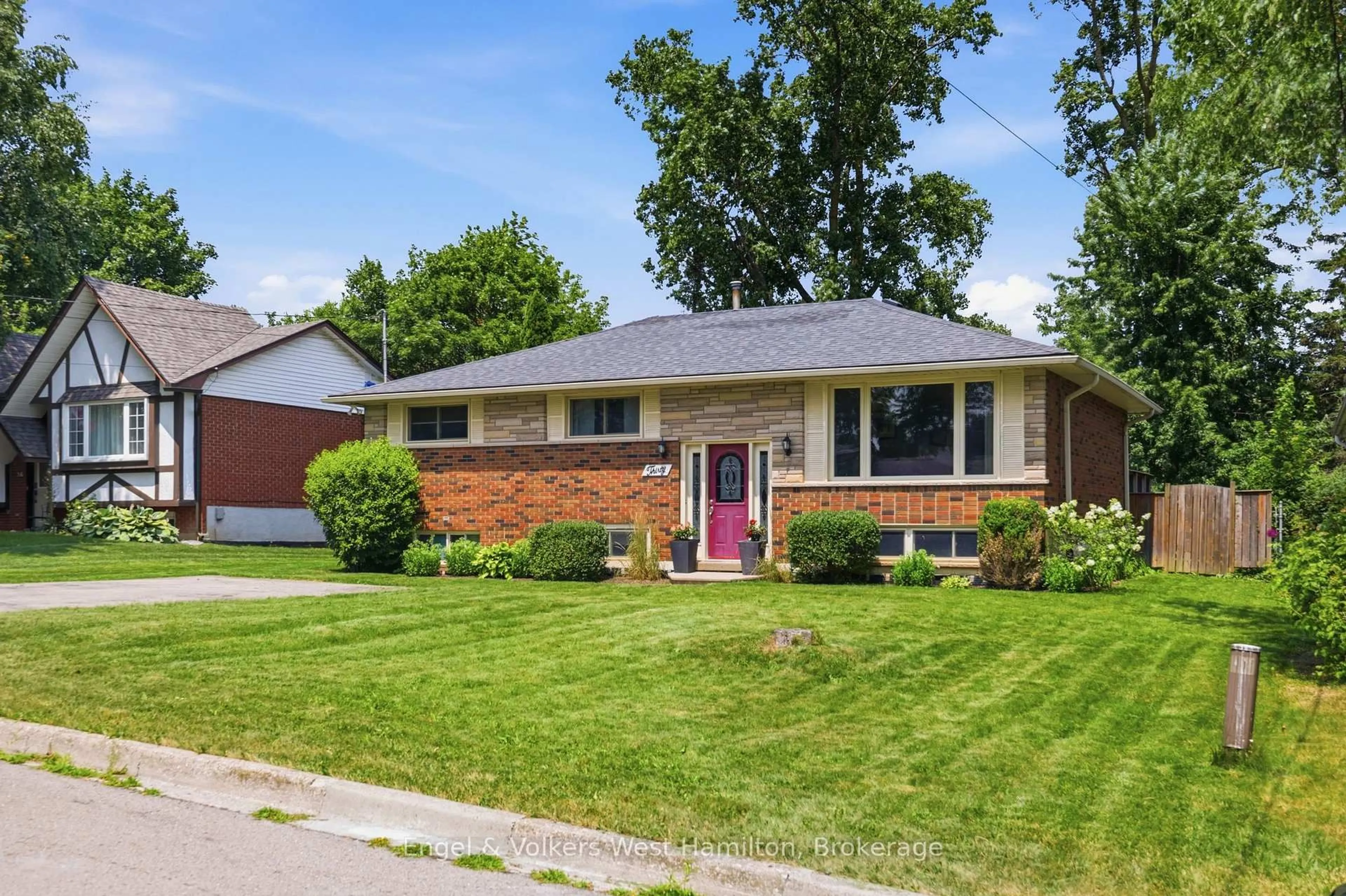 Home with brick exterior material, street for 30 Laird St, Haldimand Ontario N3W 1G3