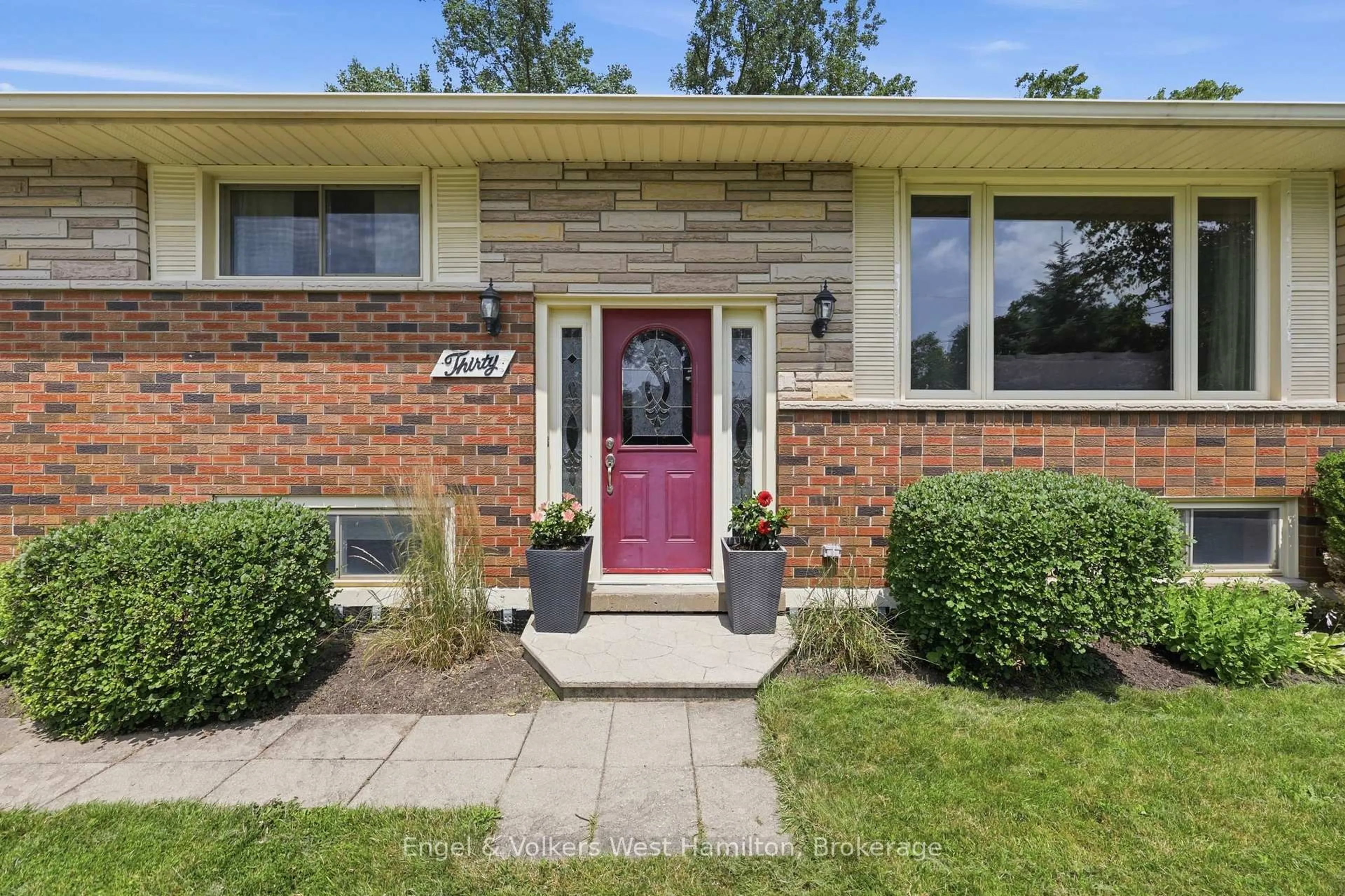 Home with brick exterior material, street for 30 Laird St, Haldimand Ontario N3W 1G3