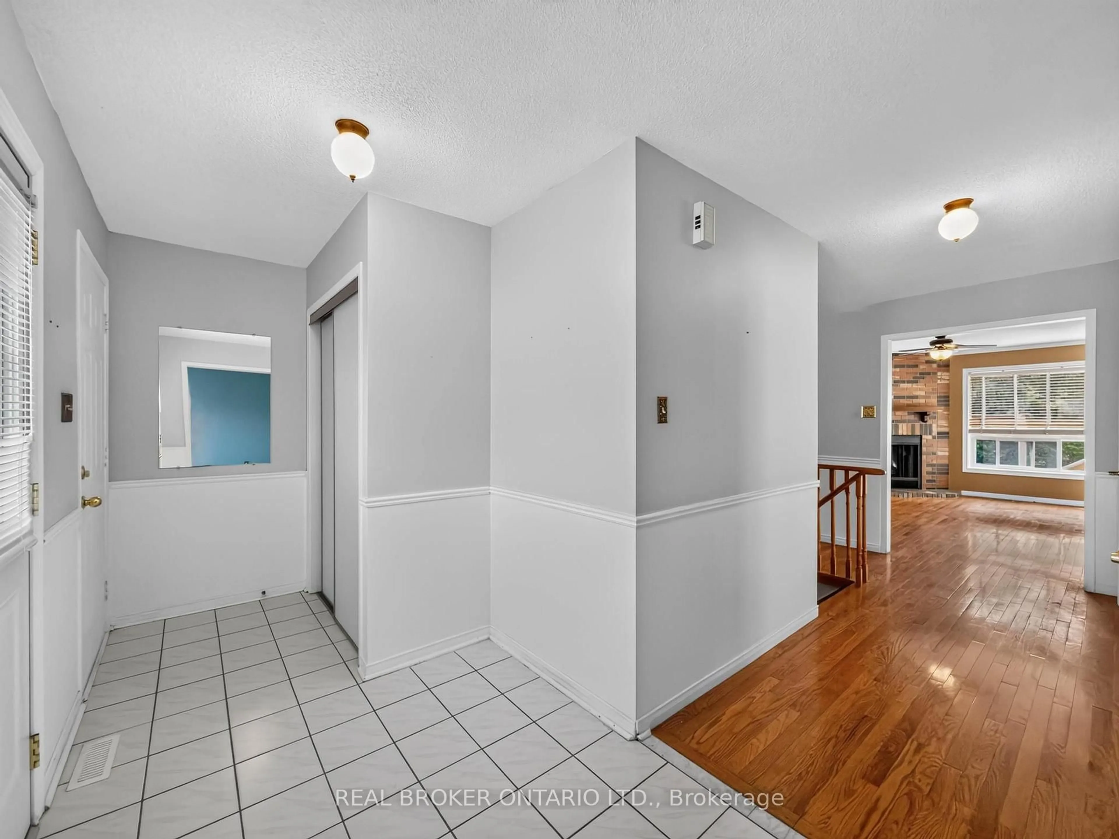 Indoor entryway for 60 Attwood Dr, Cambridge Ontario N1T 1L4