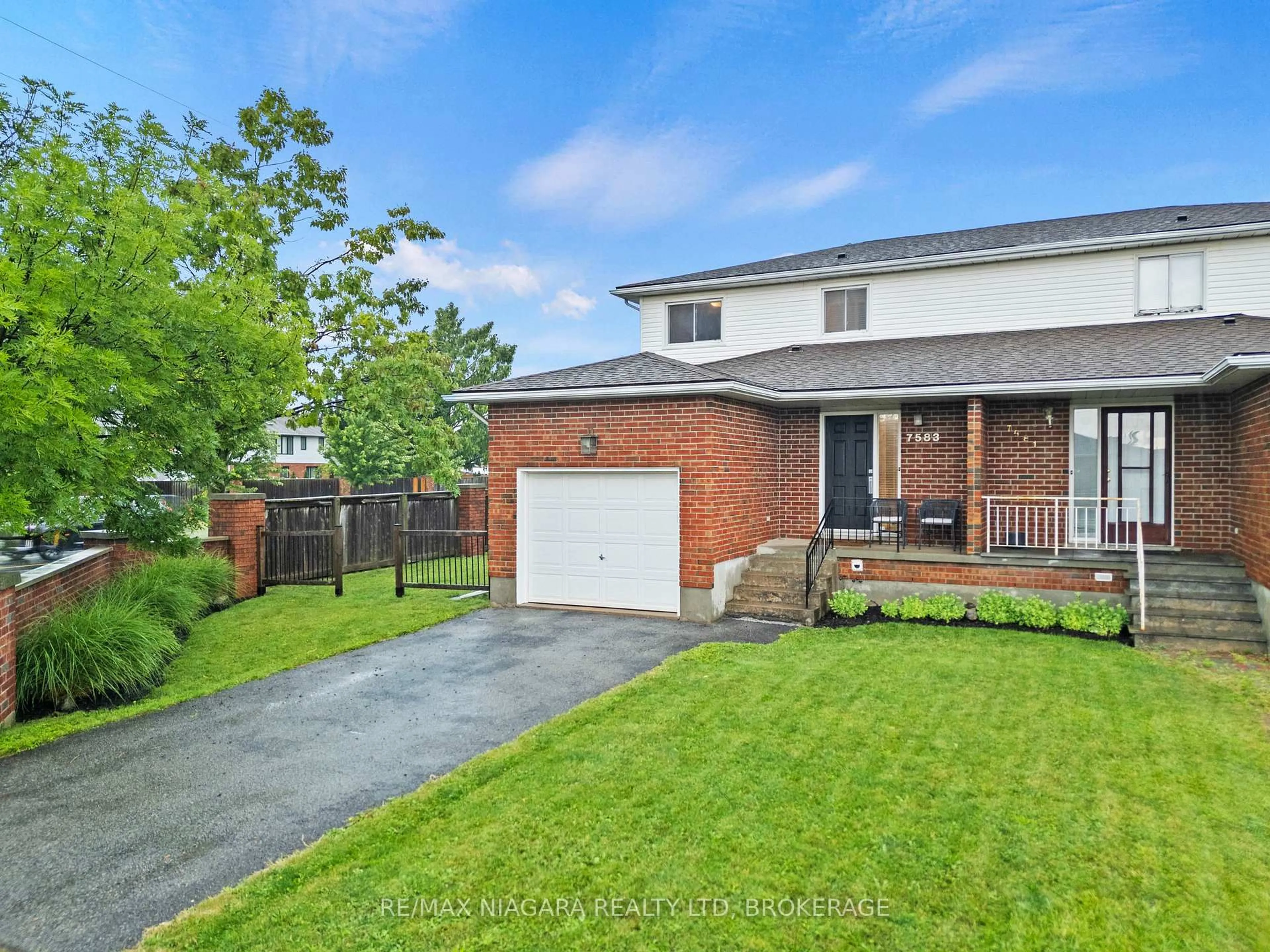 A pic from outside/outdoor area/front of a property/back of a property/a pic from drone, street for 7583 MONASTERY Dr, Niagara Falls Ontario L2H 3A7