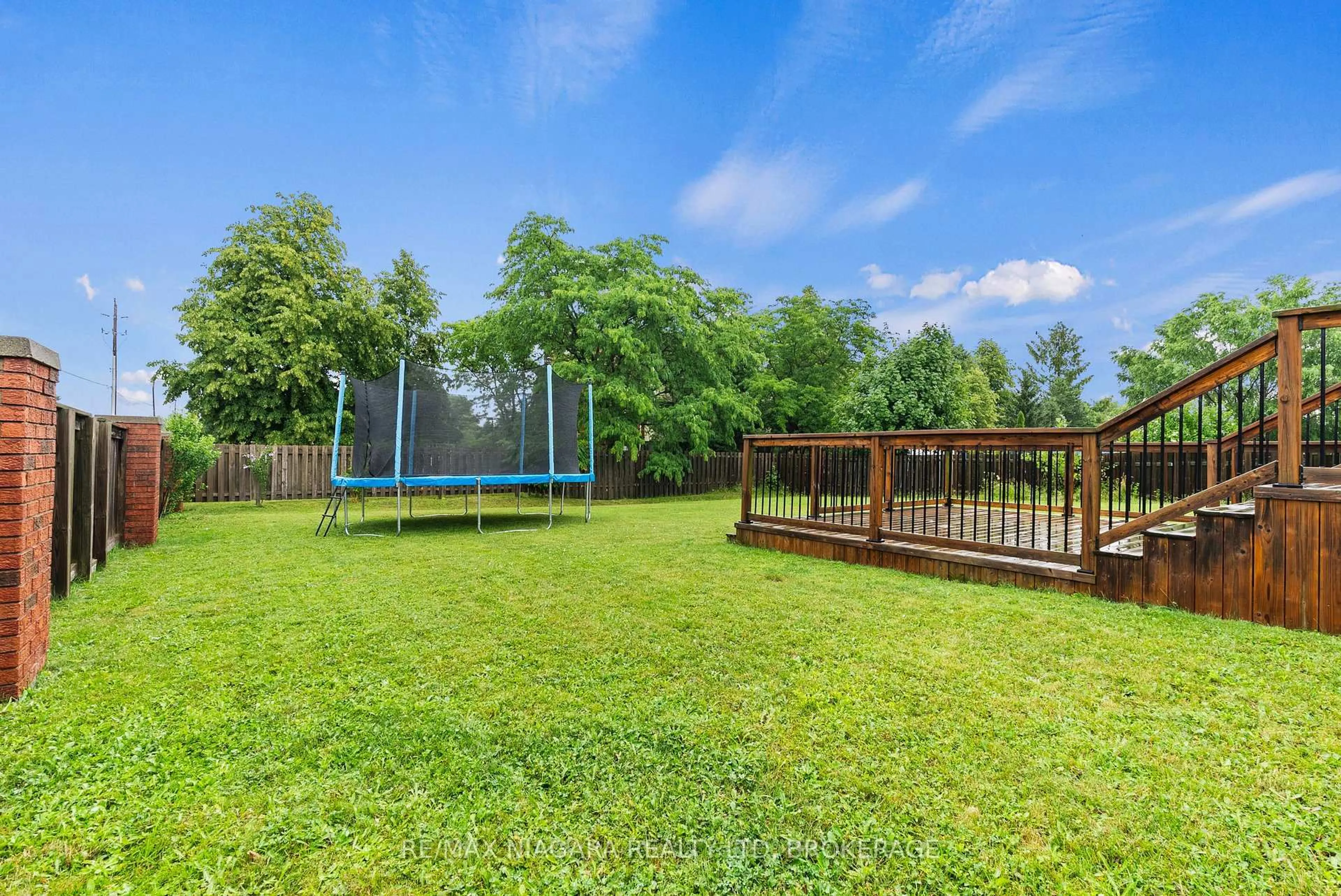 Patio, water/lake/river/ocean view for 7583 MONASTERY Dr, Niagara Falls Ontario L2H 3A7