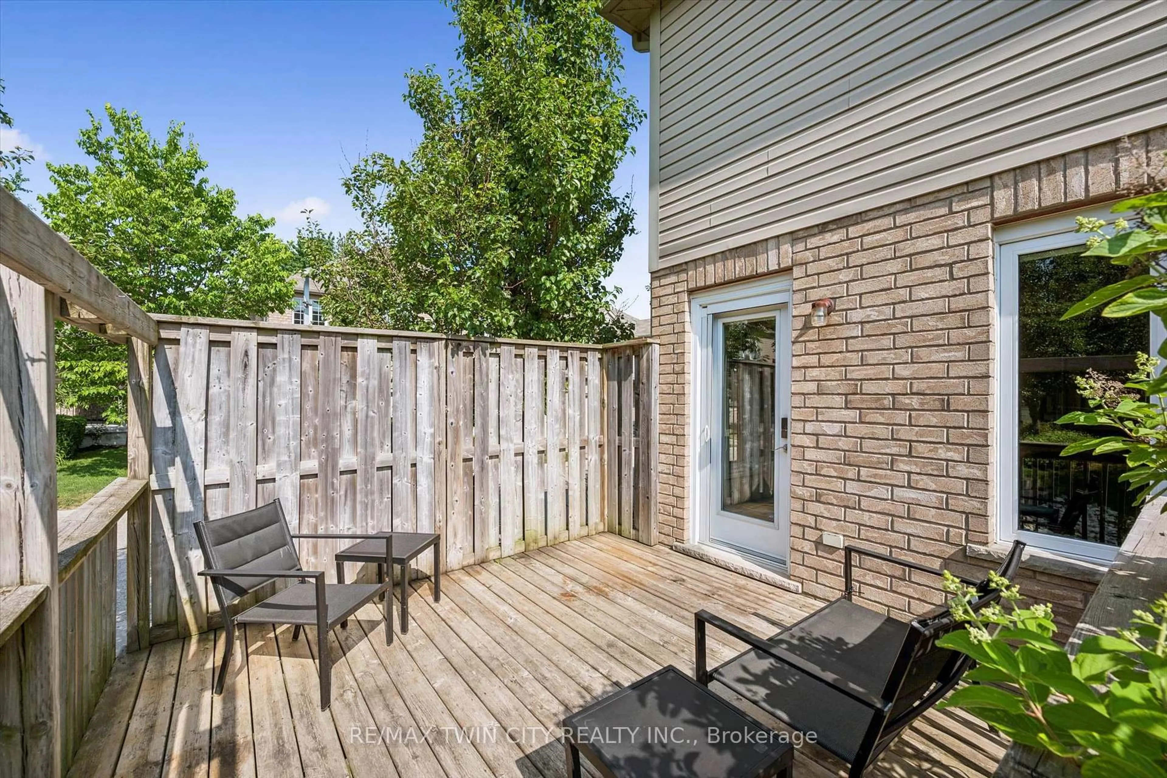 Patio, street for 555 Chablis Dr #36, Waterloo Ontario N2T 0A5