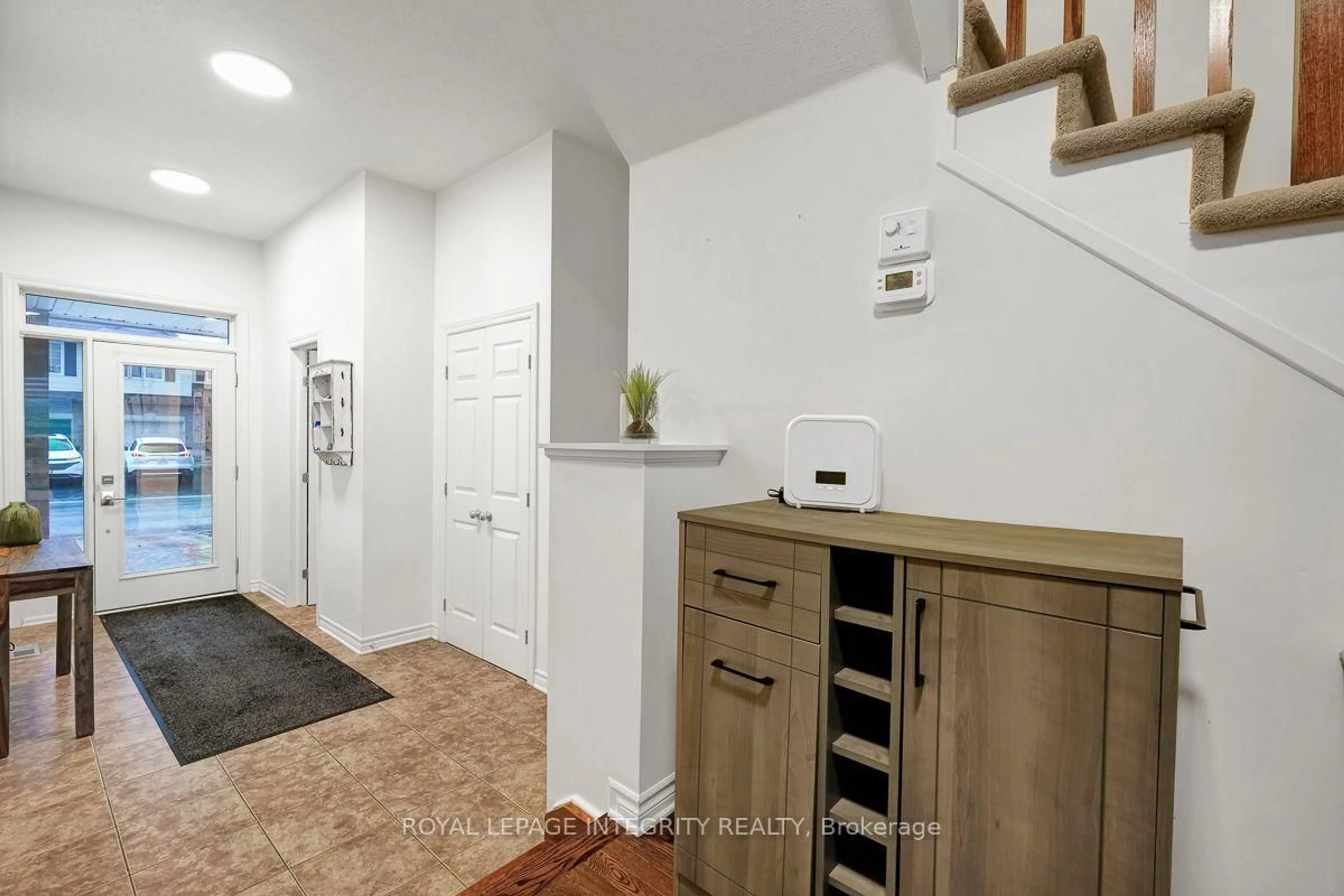 Indoor entryway for 193 Mojave Cres, Stittsville Ontario K2S 0H4