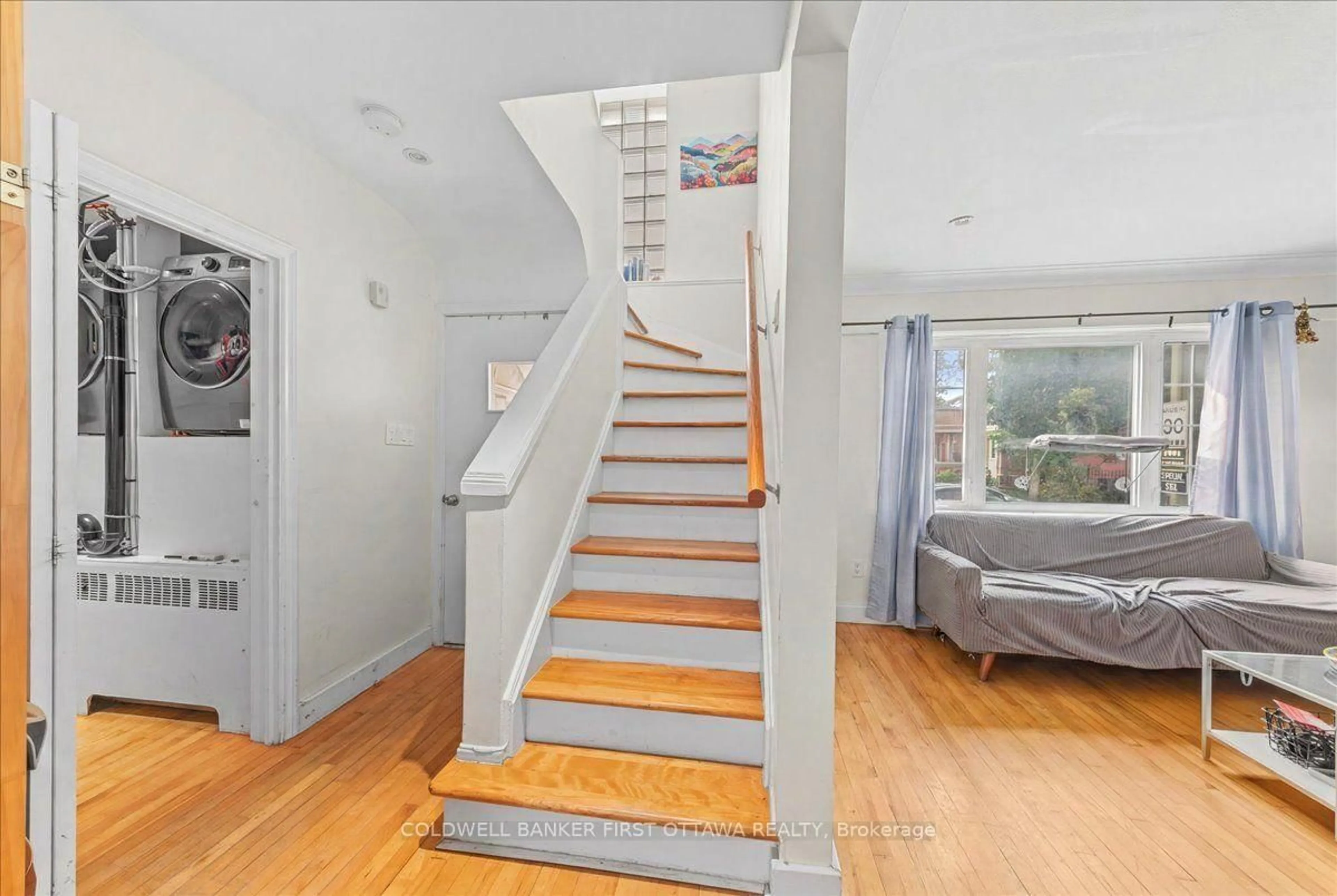 Stairs for 20 PRIMROSE Ave, Ottawa Ontario K1R 6L6
