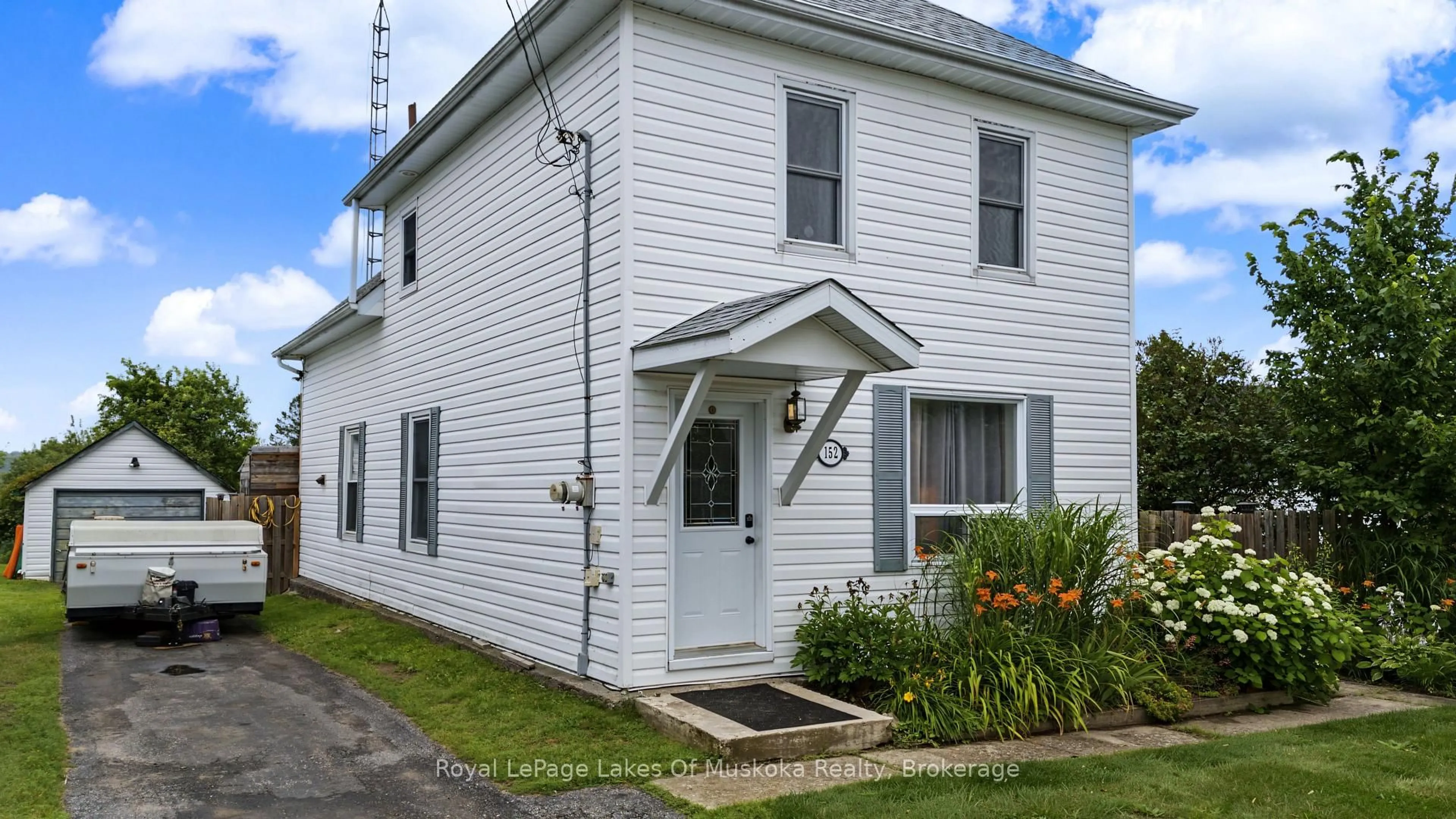 Home with vinyl exterior material, street for 152 Main St, Burk's Falls Ontario P0A 1C0