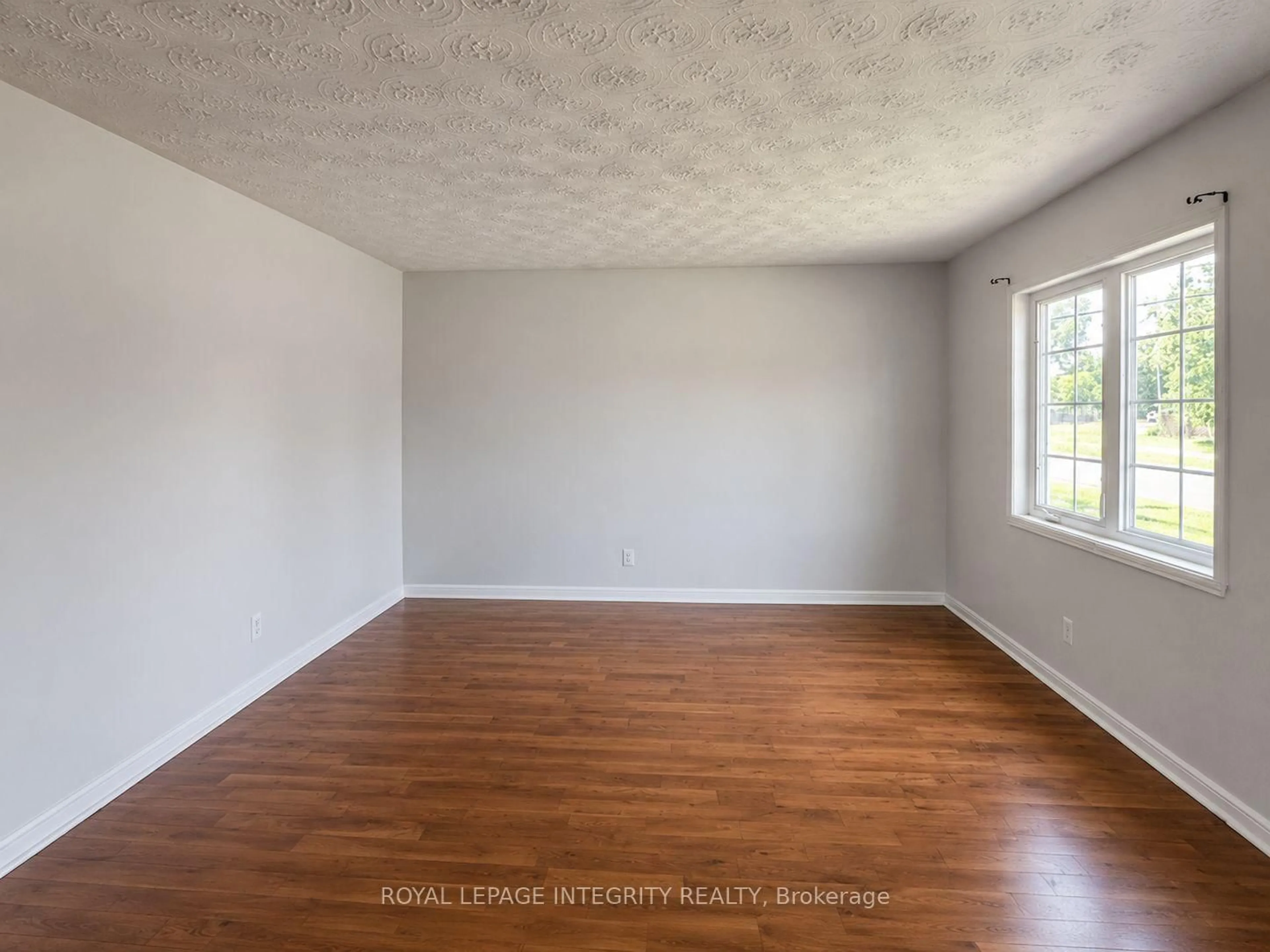 A pic of a room for 607 12th St, Cornwall Ontario K6H 3B2