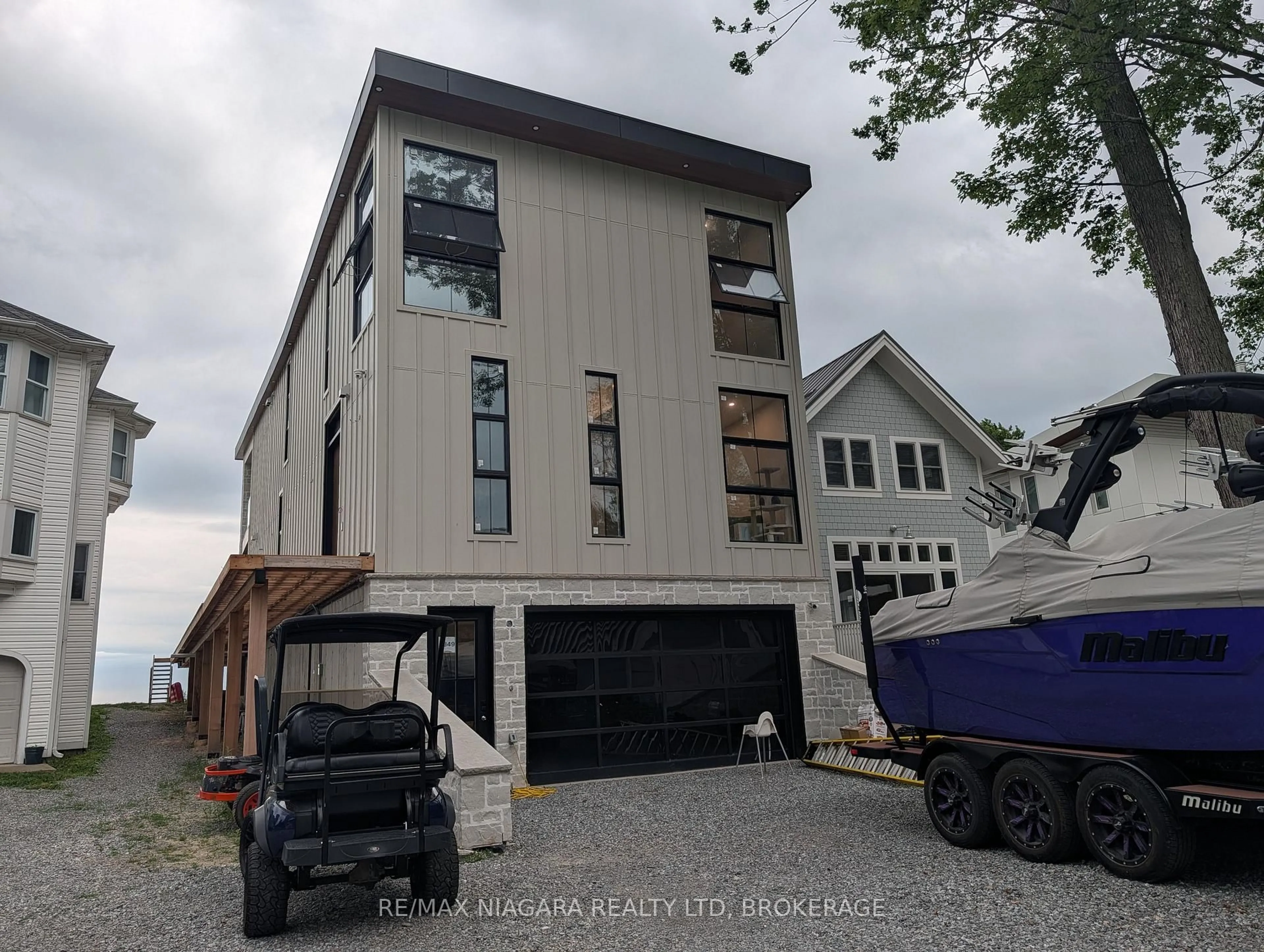 Home with vinyl exterior material, street for 4349 Erie Rd, Fort Erie Ontario L0S 1B0