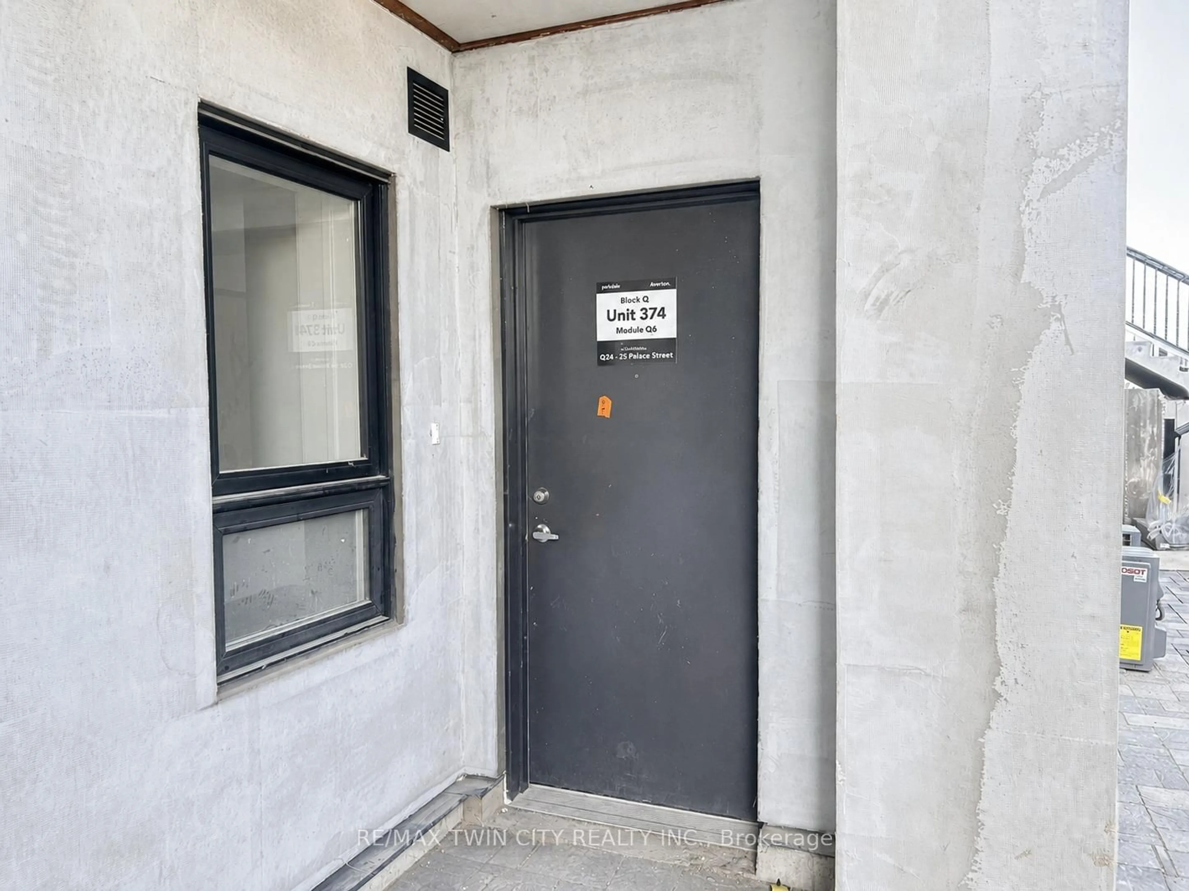 Unknown for 25 Palace St #Q24, Kitchener Ontario N2E 3M6