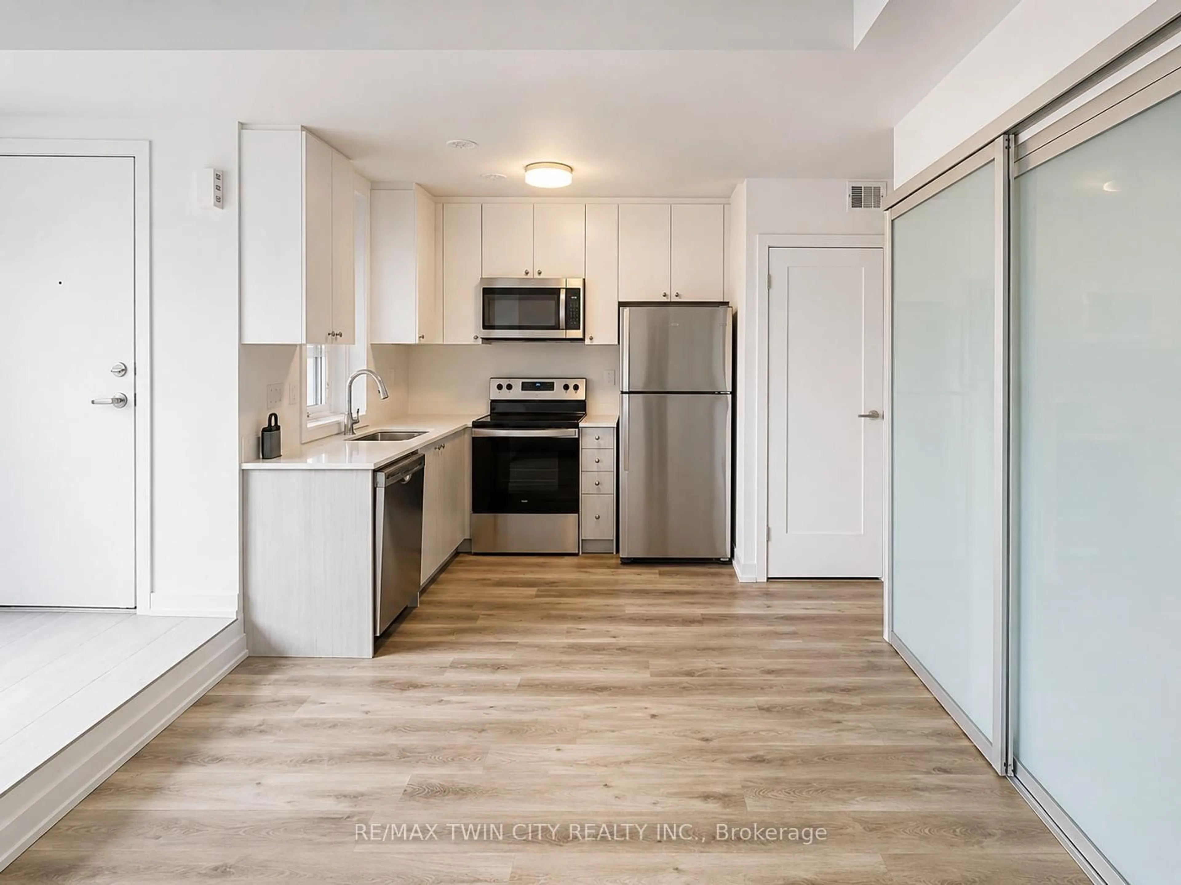 Standard kitchen, unknown for 25 Palace St #Q24, Kitchener Ontario N2E 3M6