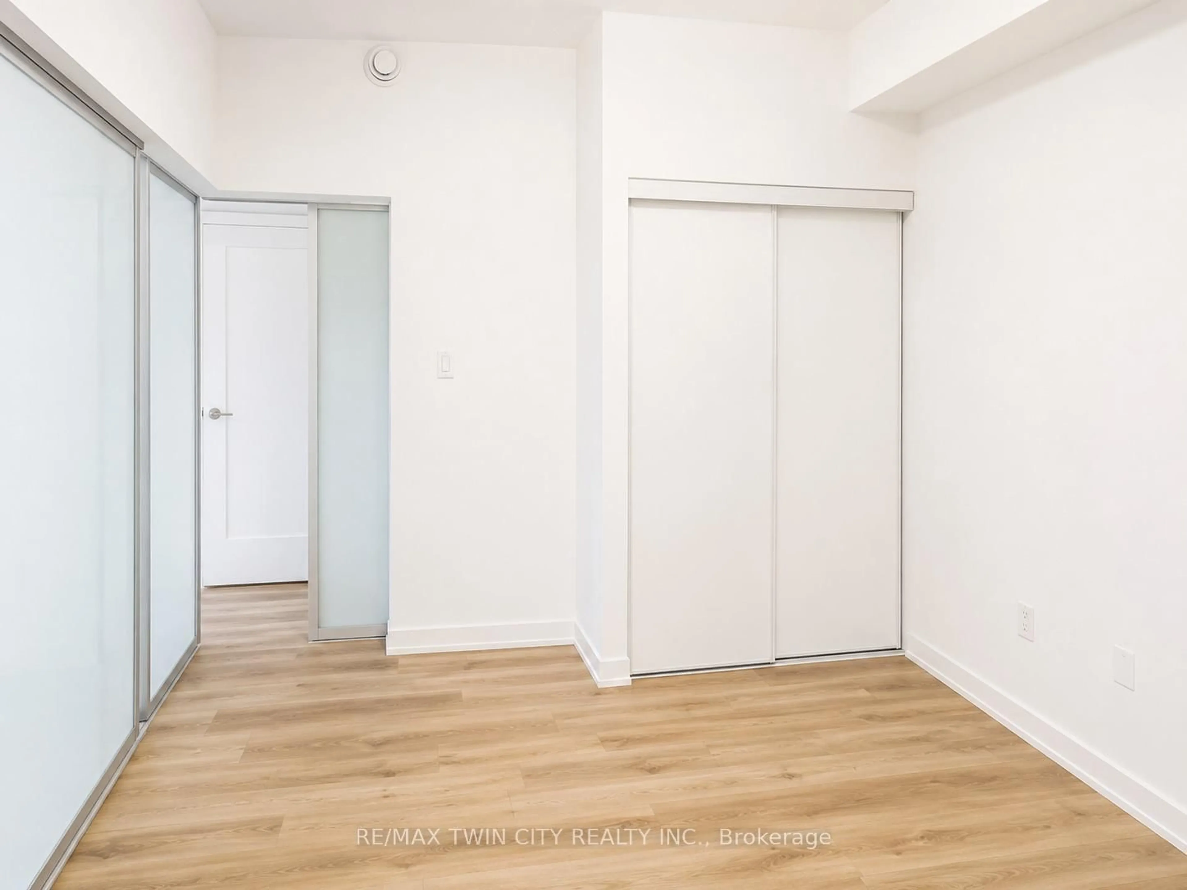 A pic of a room for 25 Palace St #Q24, Kitchener Ontario N2E 3M6